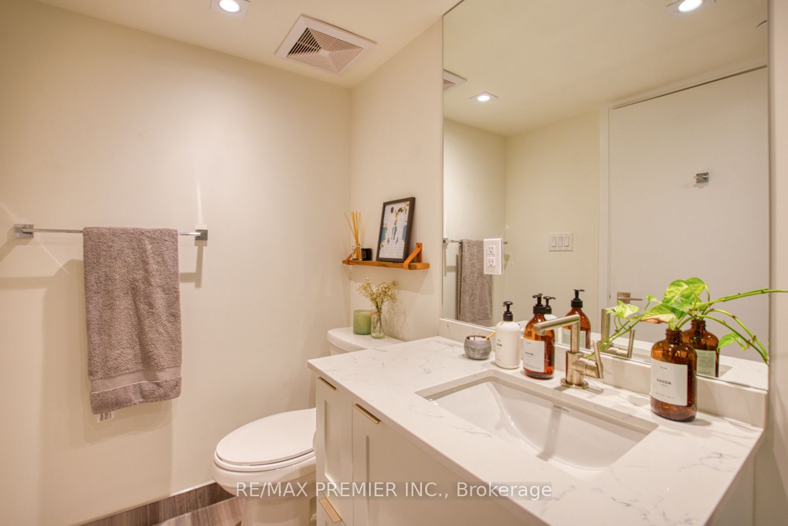 430 Roncesvalles Avenue, #105