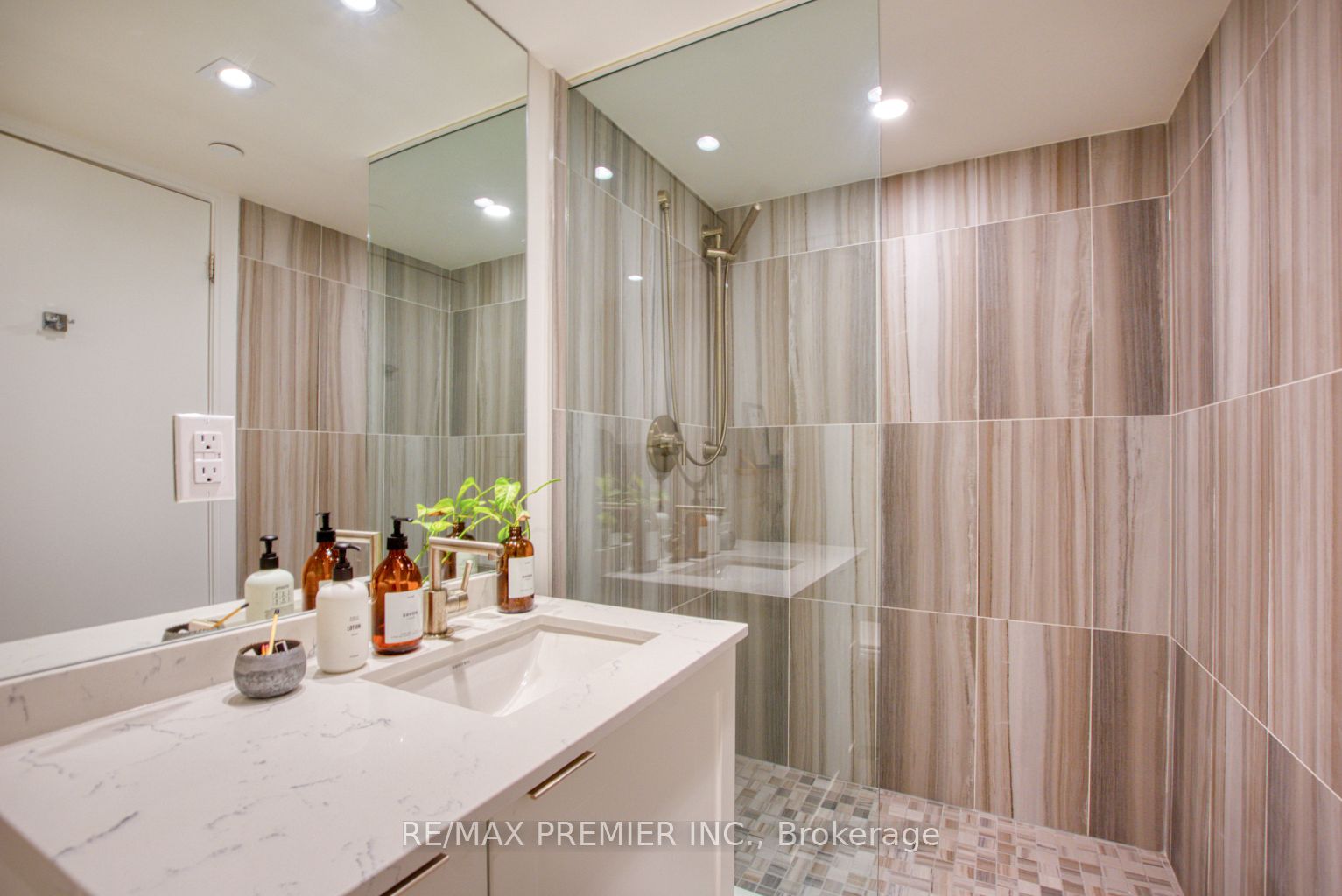 430 Roncesvalles Avenue, #105