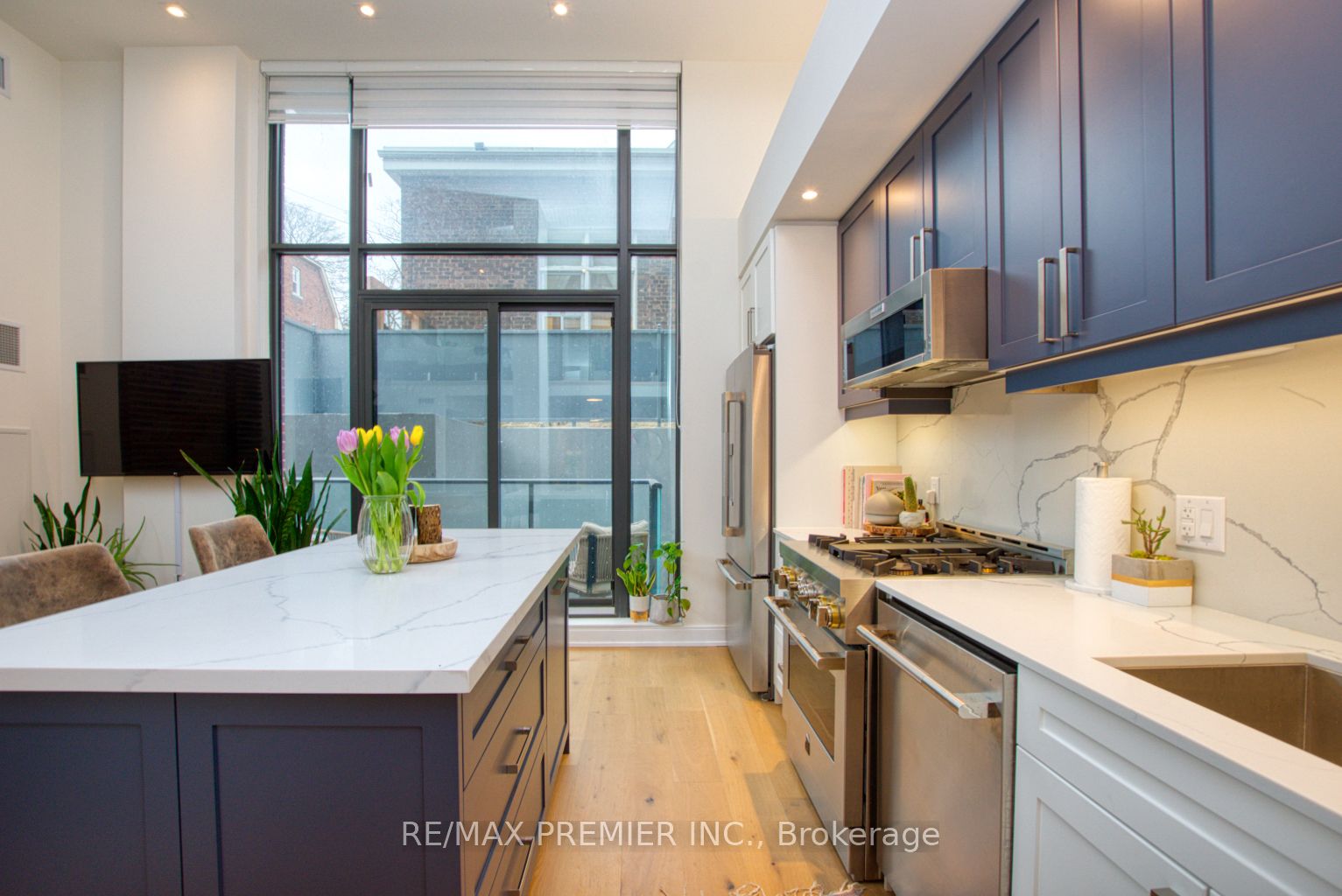 430 Roncesvalles Avenue, #105