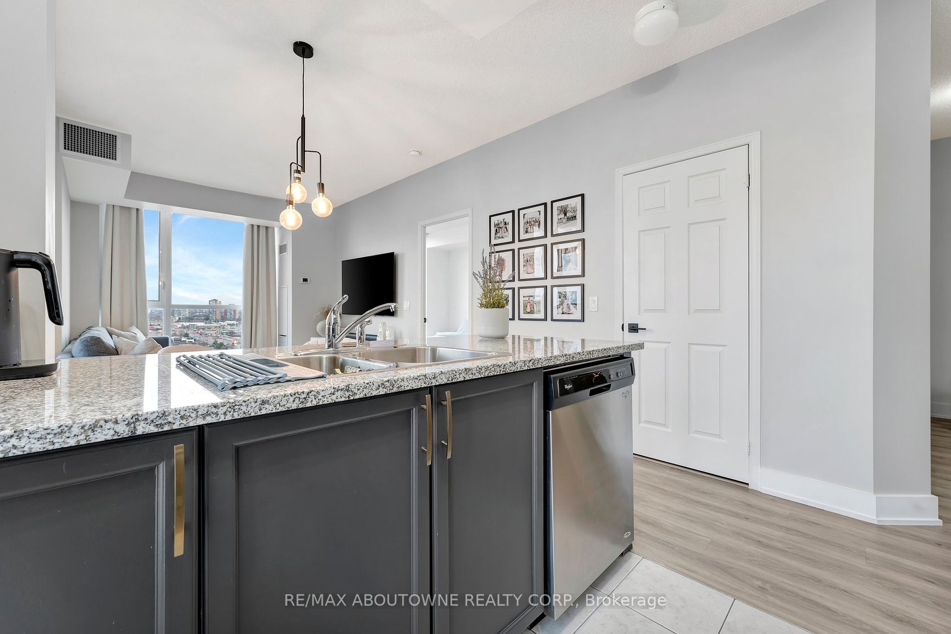 339 Rathburn Road W, #1516