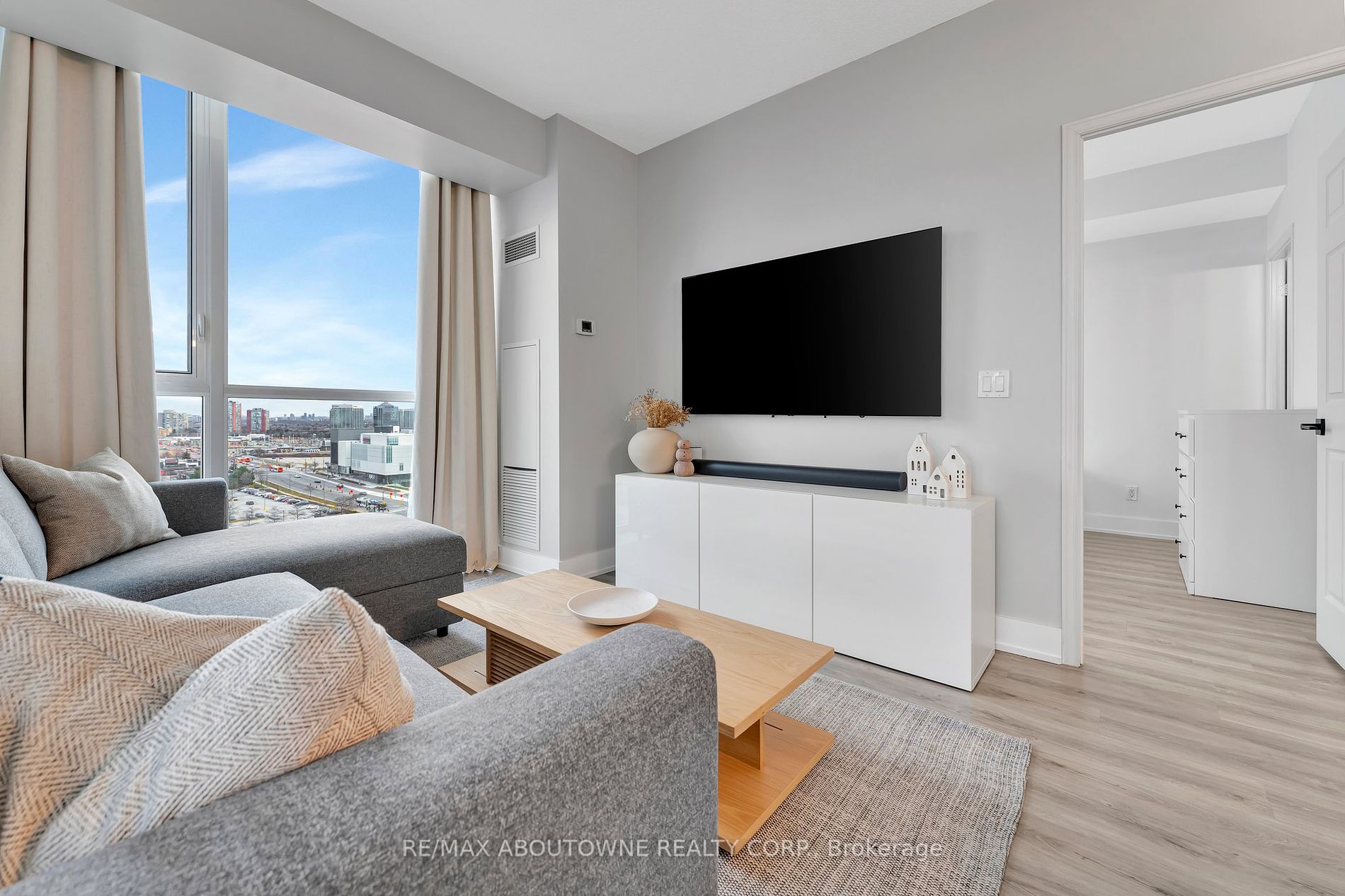 339 Rathburn Road W, #1516