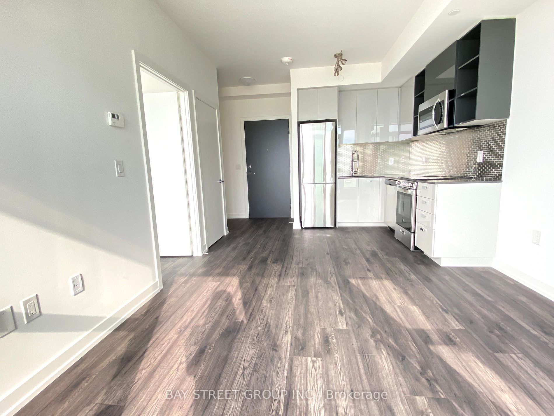 10 De Boers Drive #814