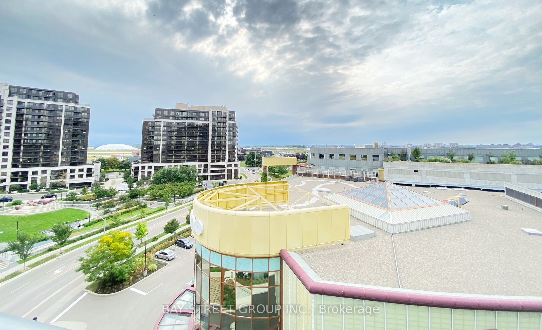 10 De Boers Drive #814