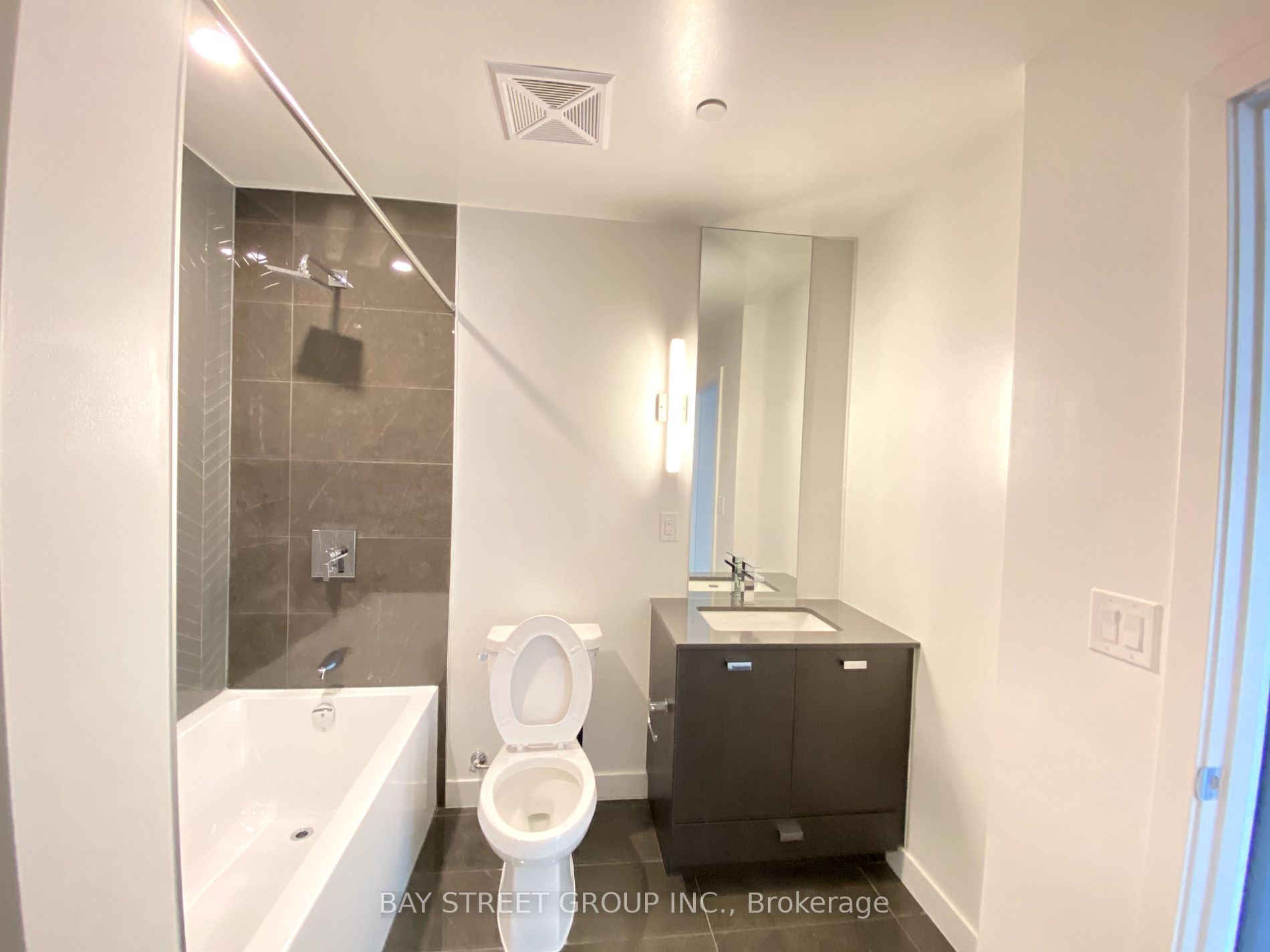 10 De Boers Drive #814