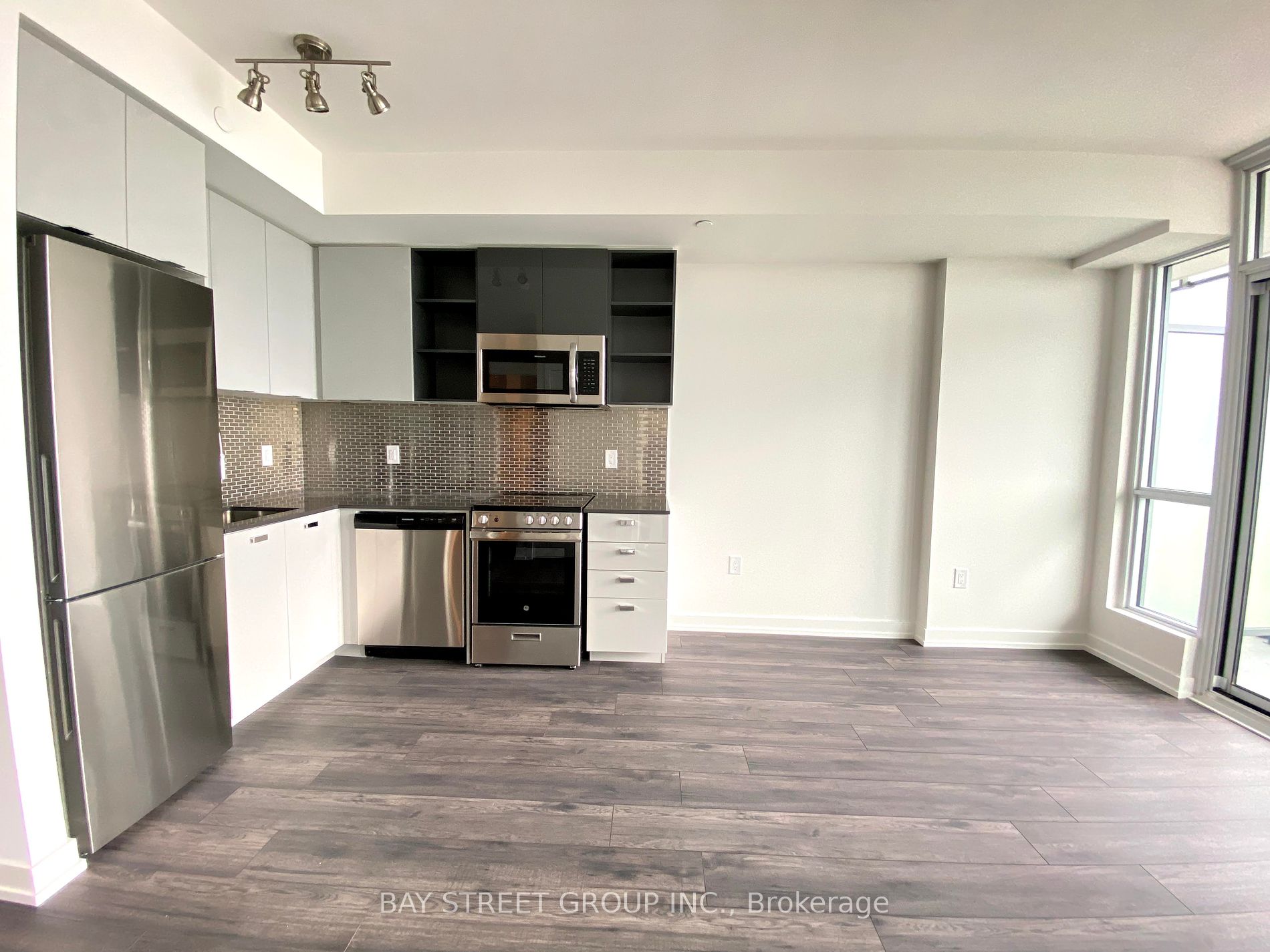 10 De Boers Drive #814