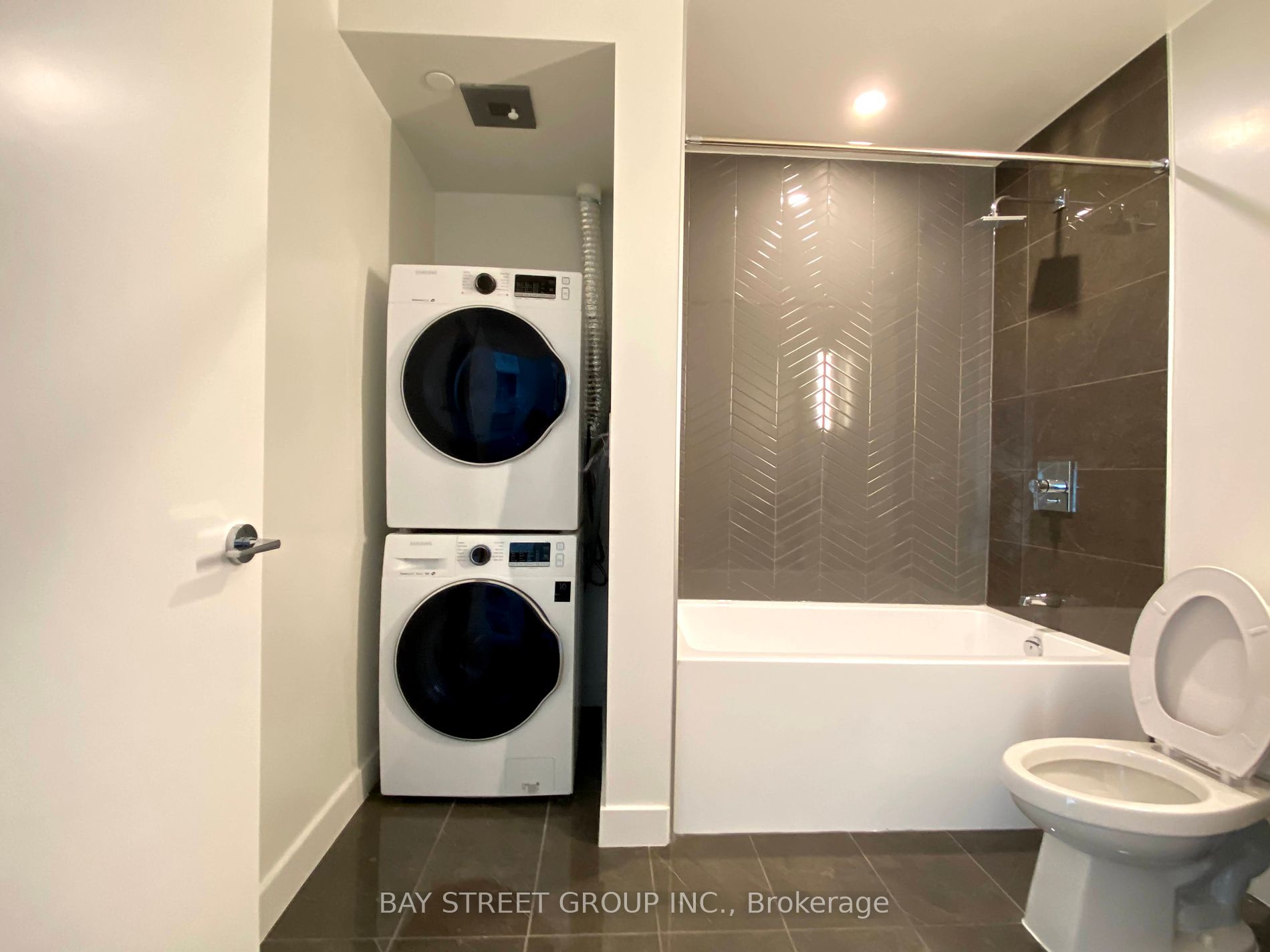10 De Boers Drive #814