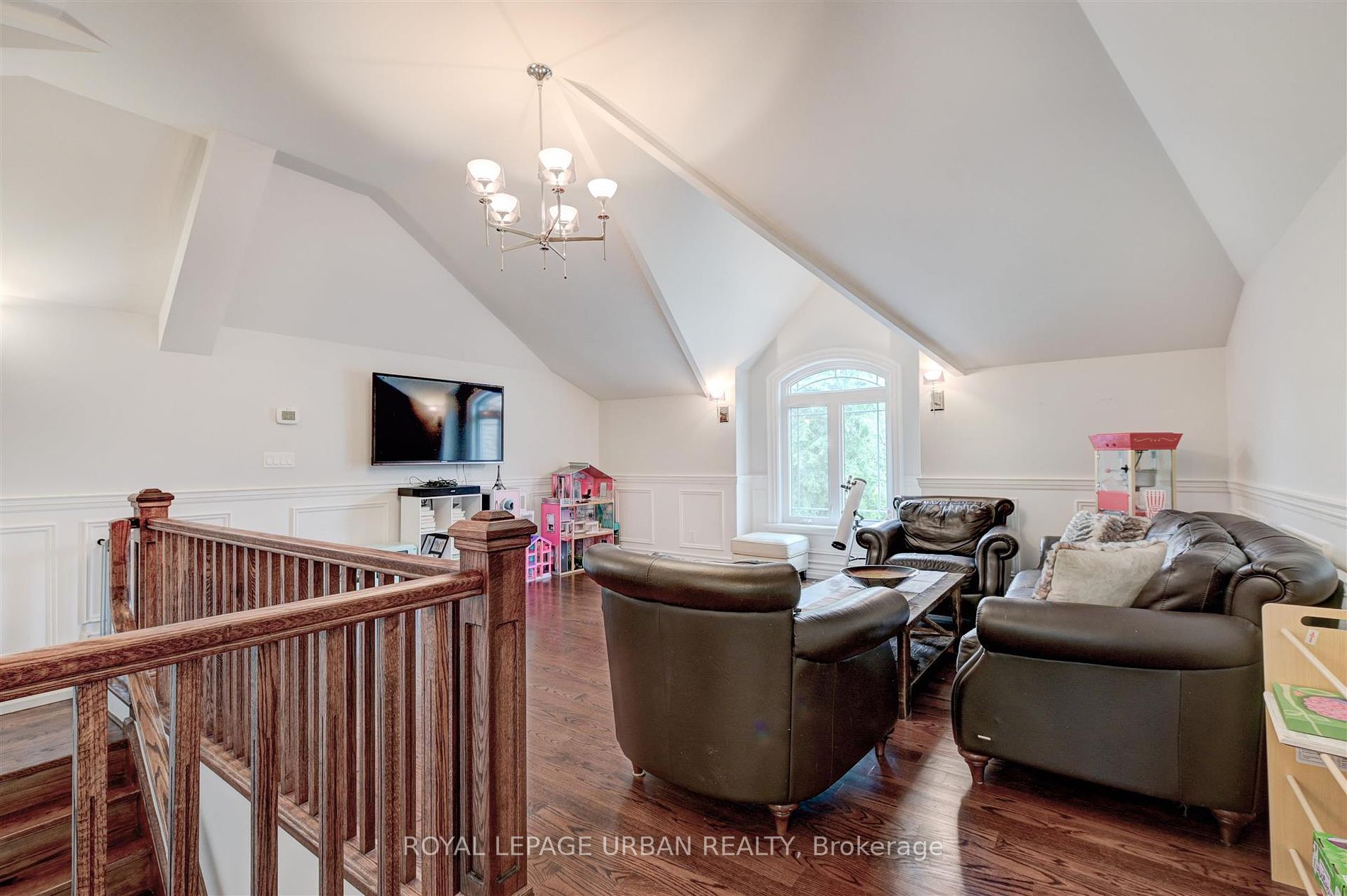 566 River Rd