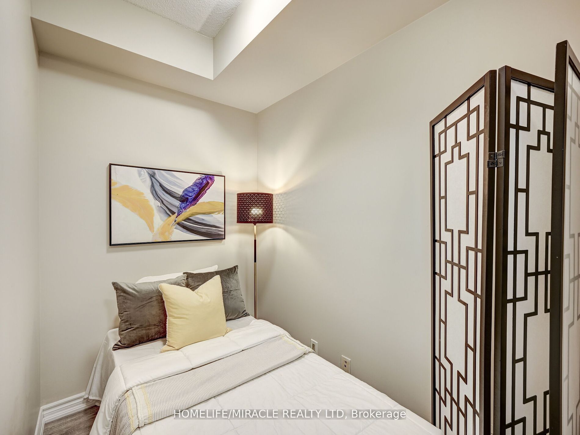 220 Burnhamthorpe Road W, #913