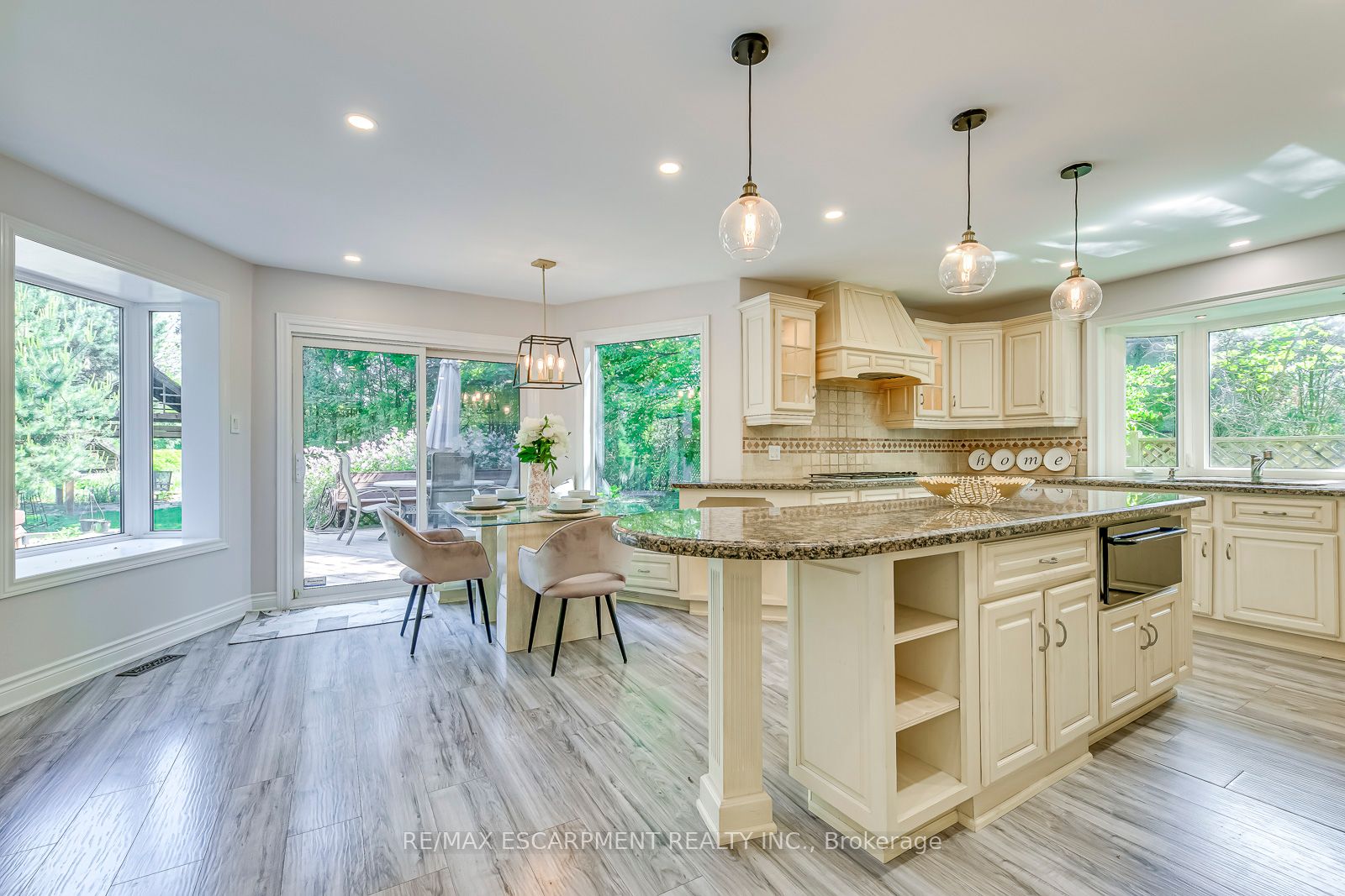 341 Acacia Crt
