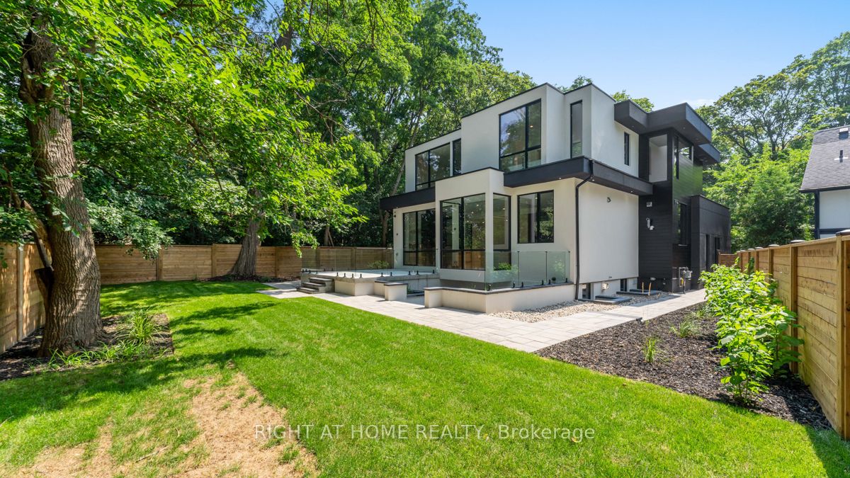 301 Lakeshore Rd W