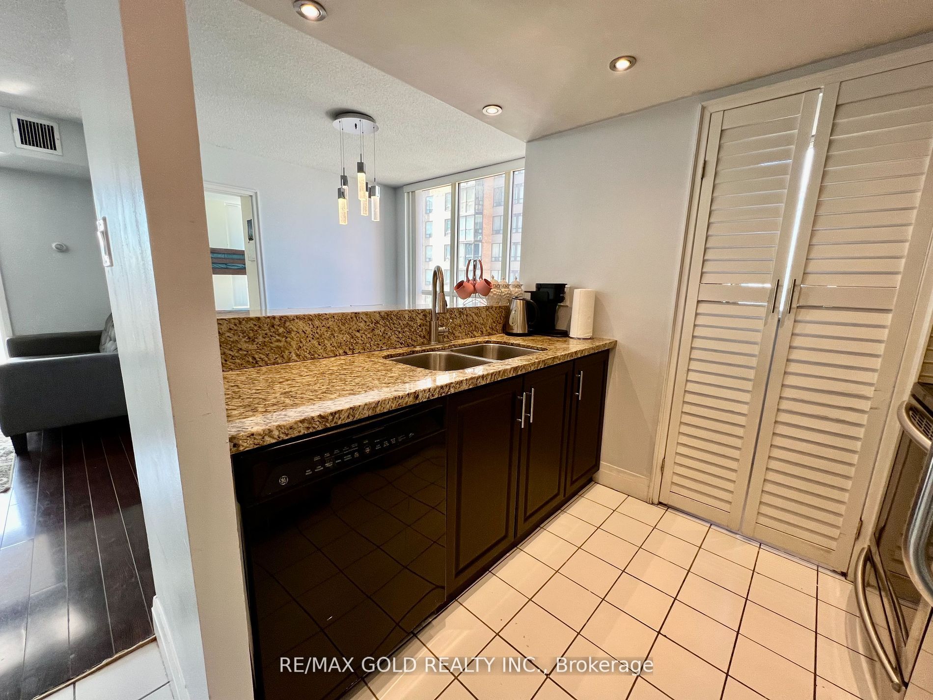 265 Enfield Place #903