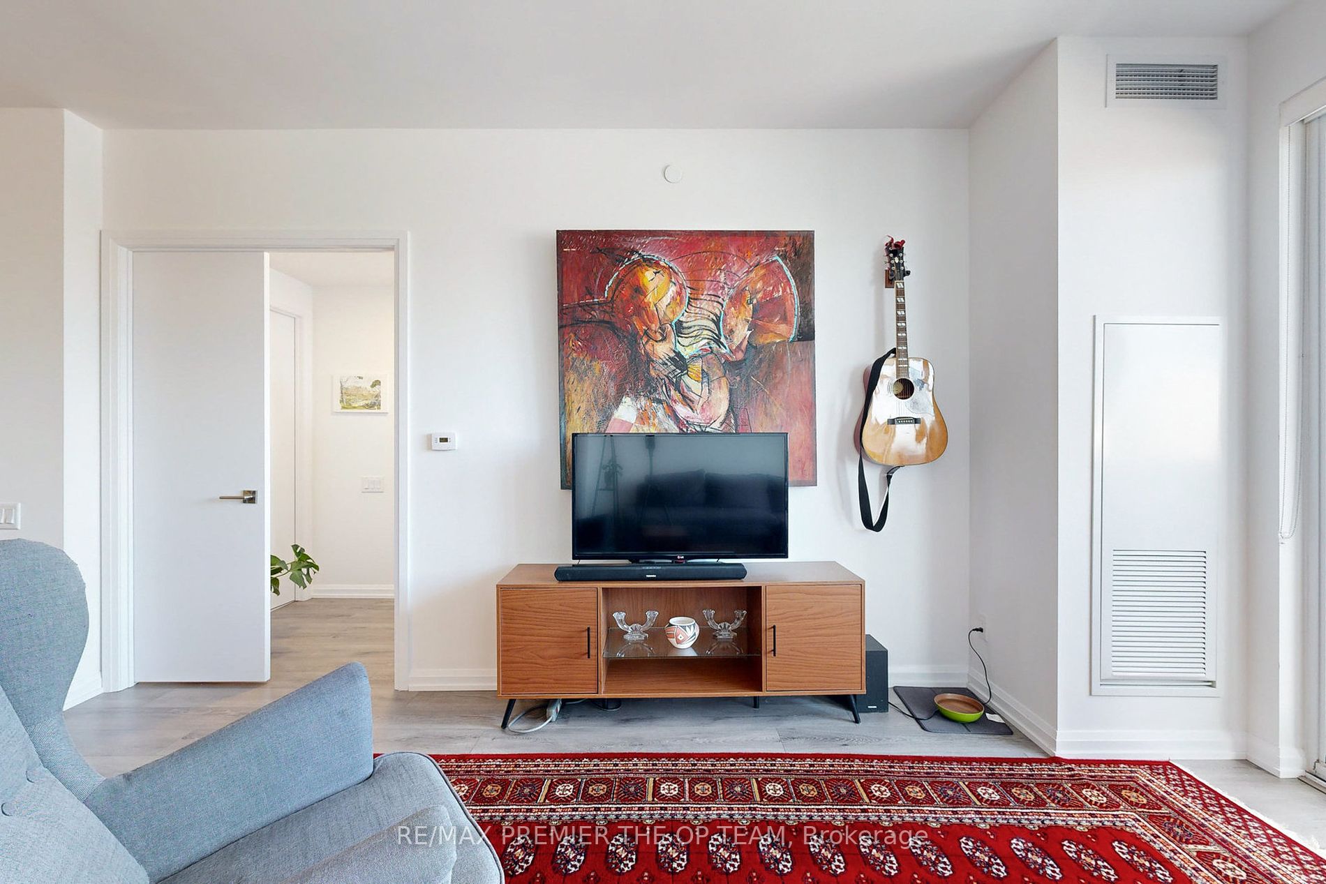 4208 Dundas Street W #414