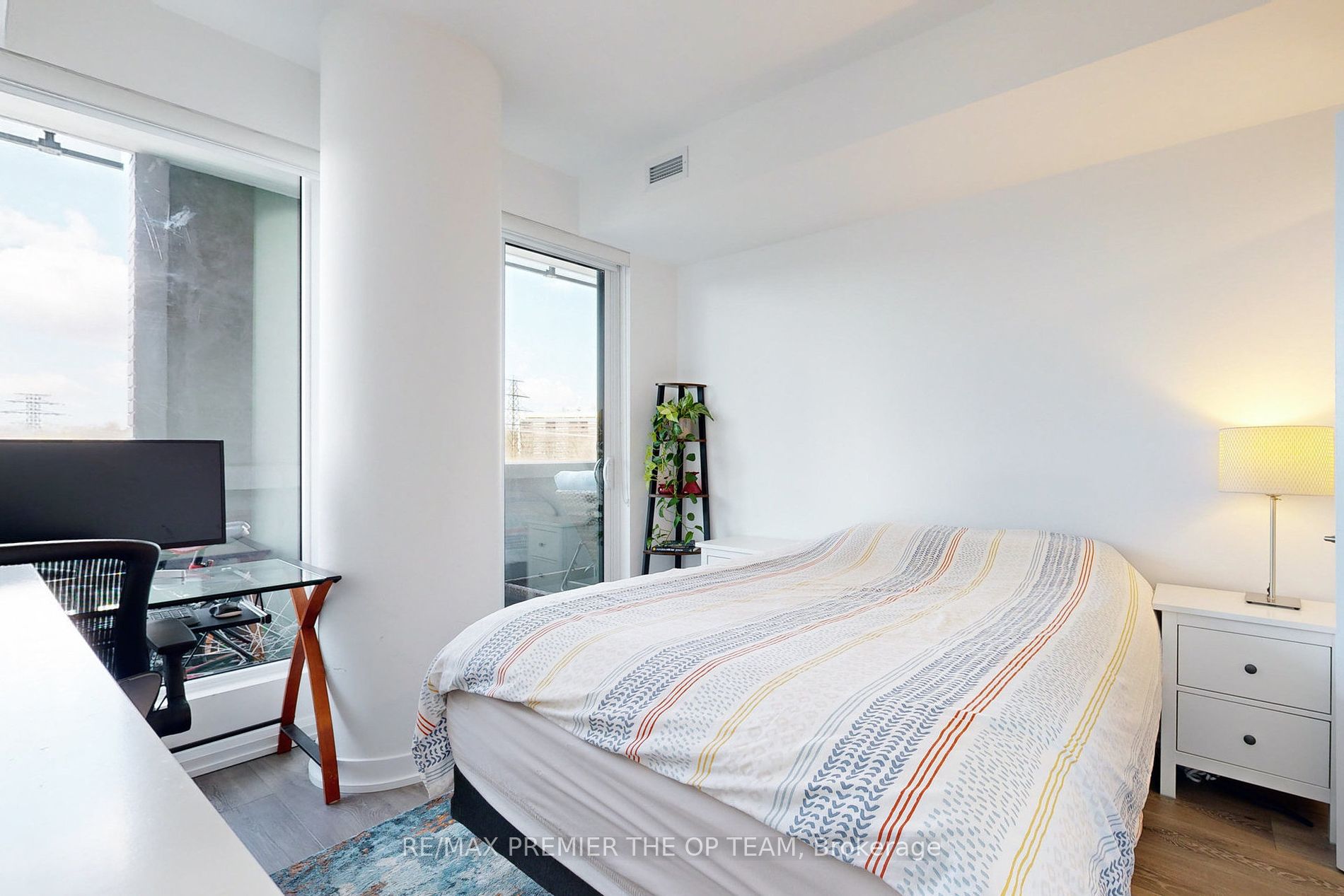 4208 Dundas Street W #414
