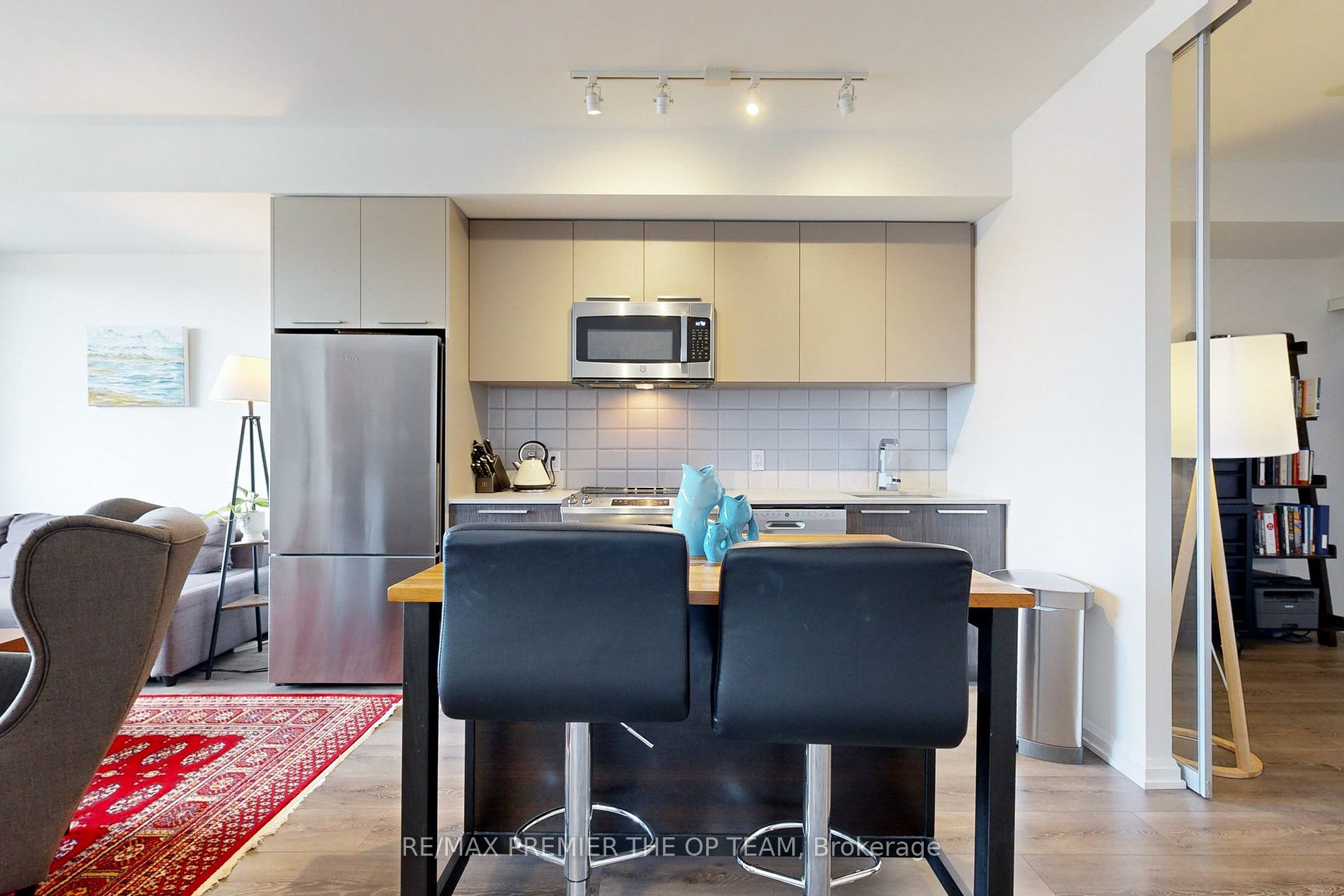 4208 Dundas Street W #414