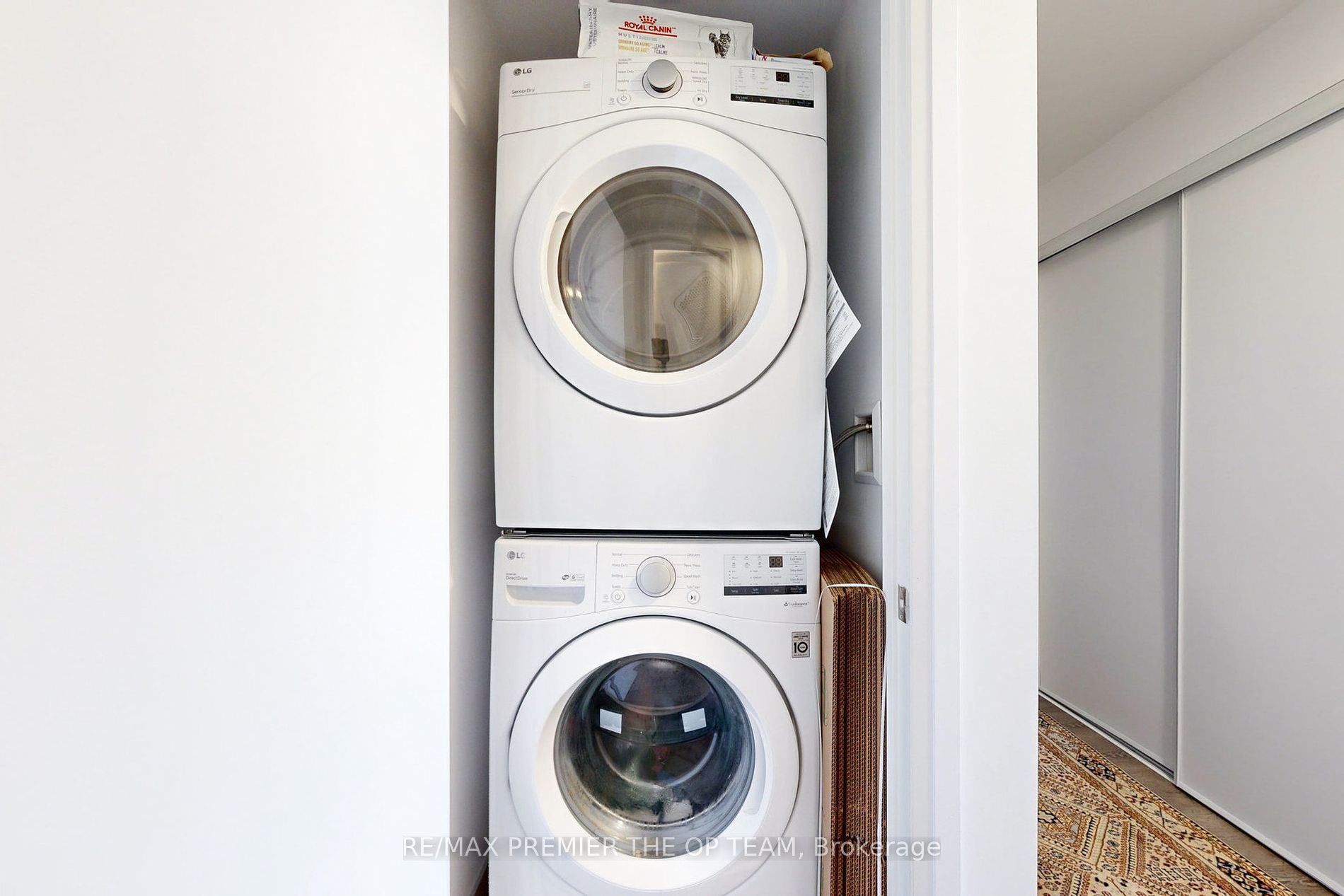 4208 Dundas Street W #414