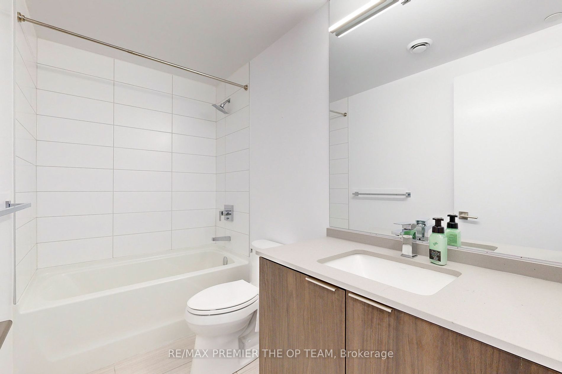 4208 Dundas Street W #414