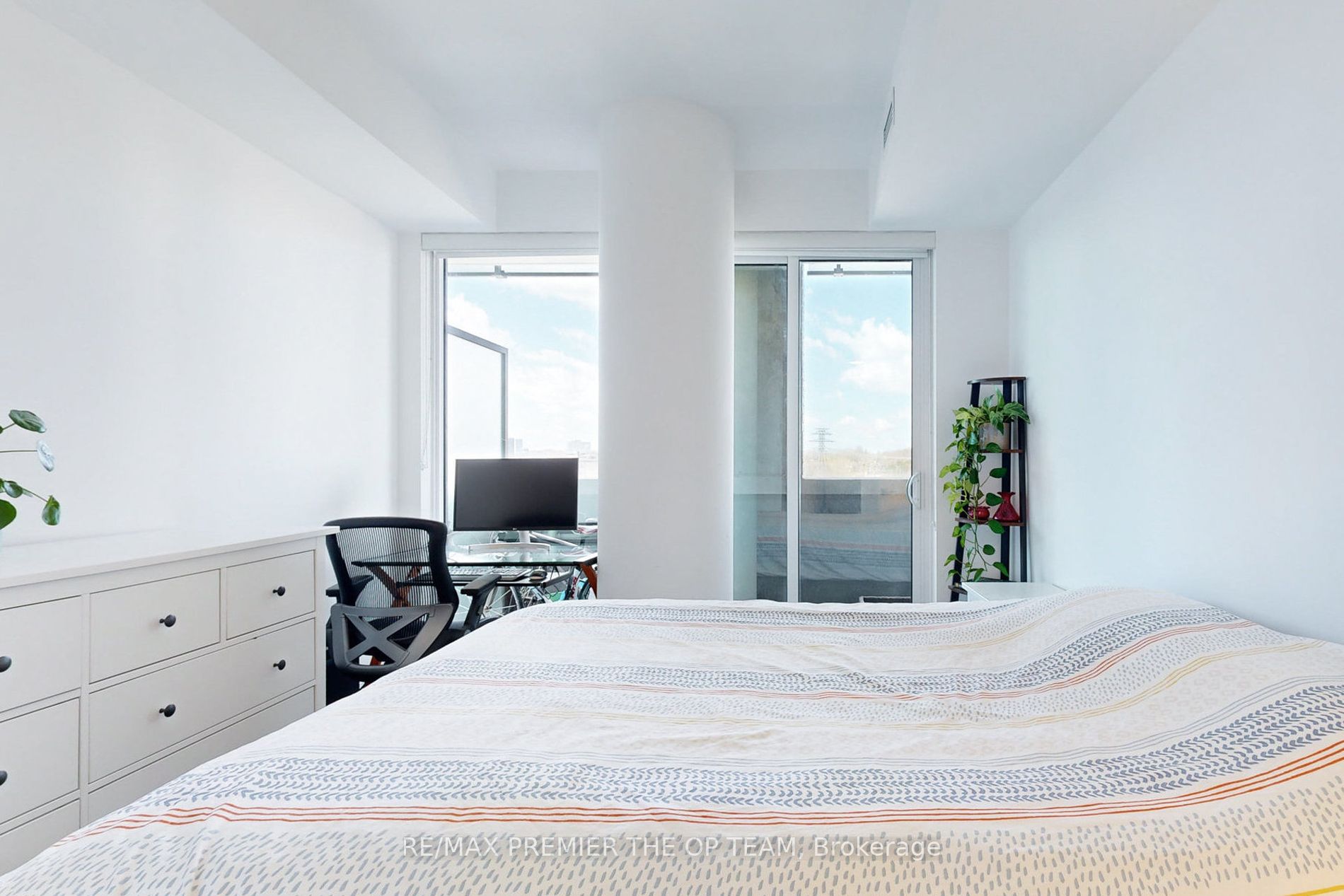 4208 Dundas Street W #414