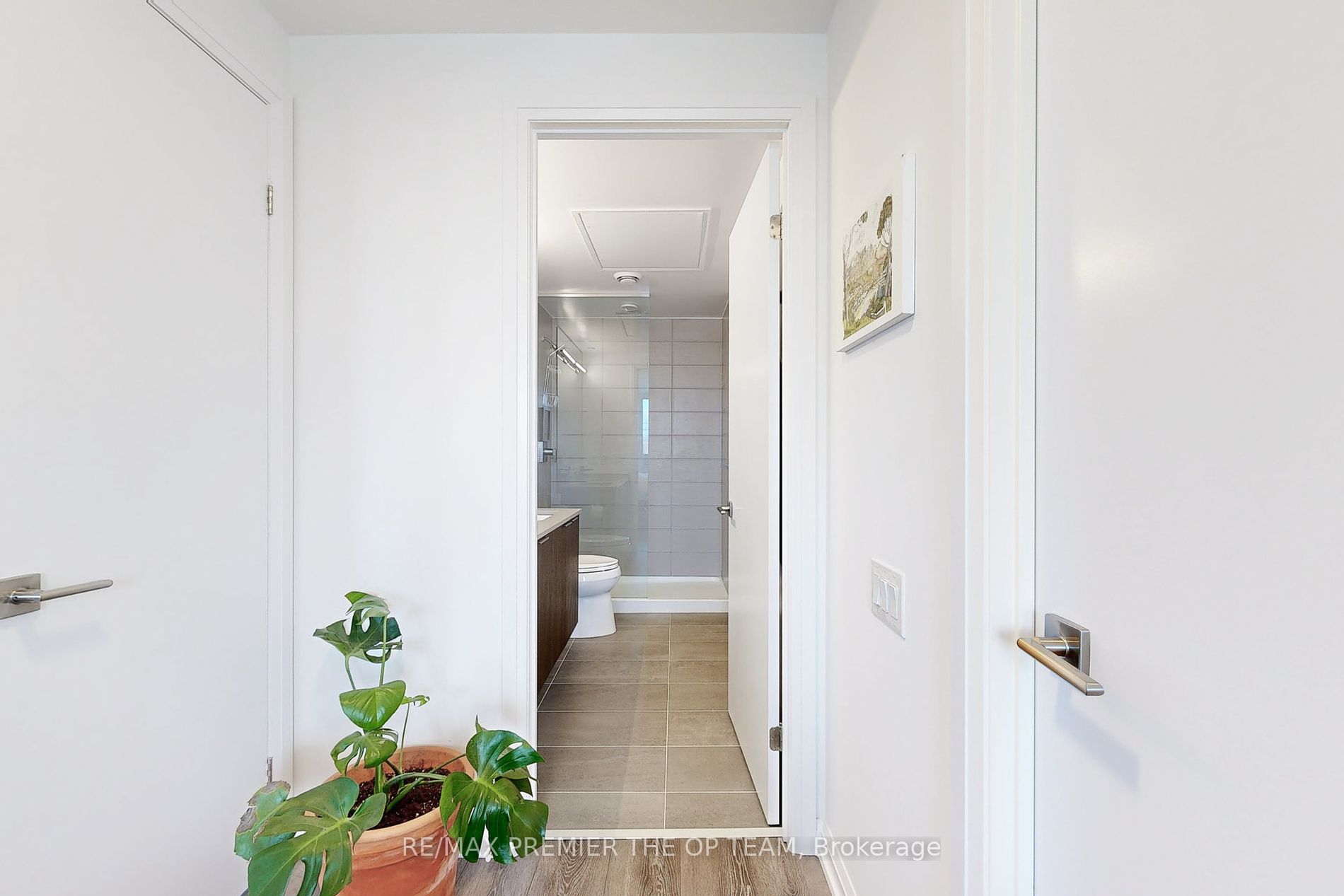 4208 Dundas Street W #414
