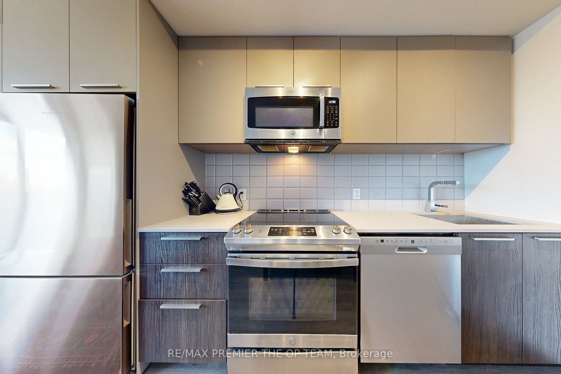 4208 Dundas Street W #414