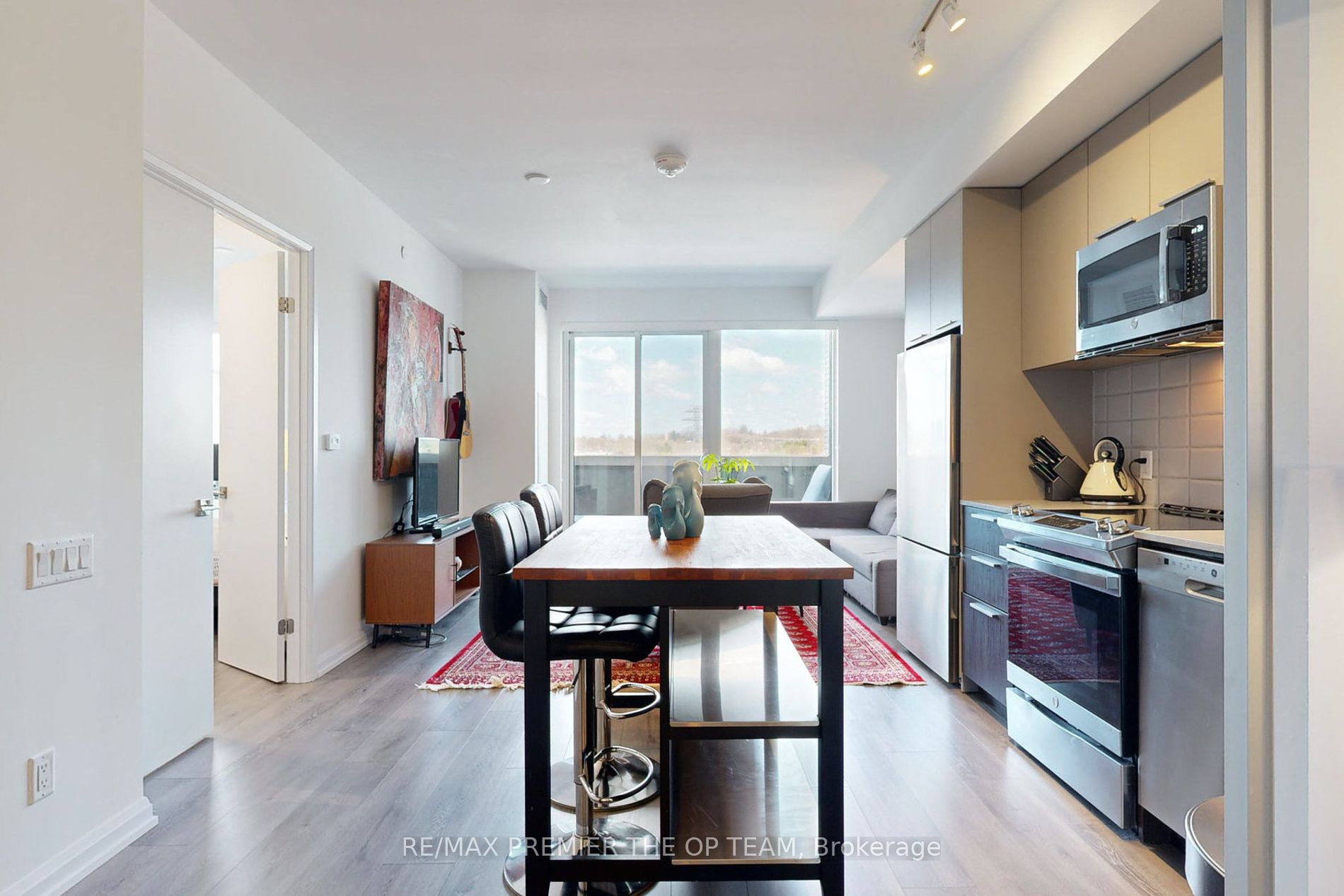 4208 Dundas Street W #414