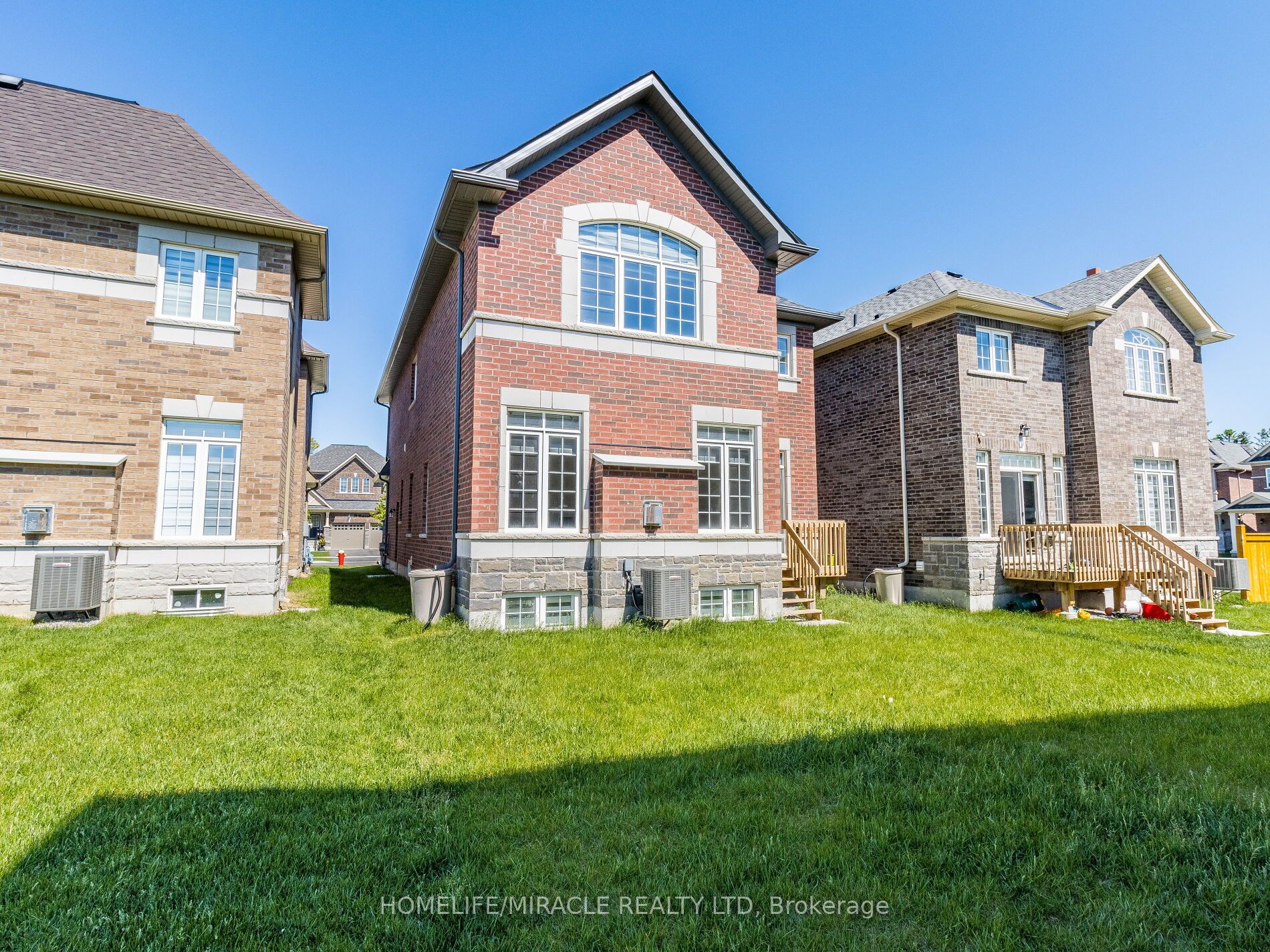 34 Rosewell Crescent