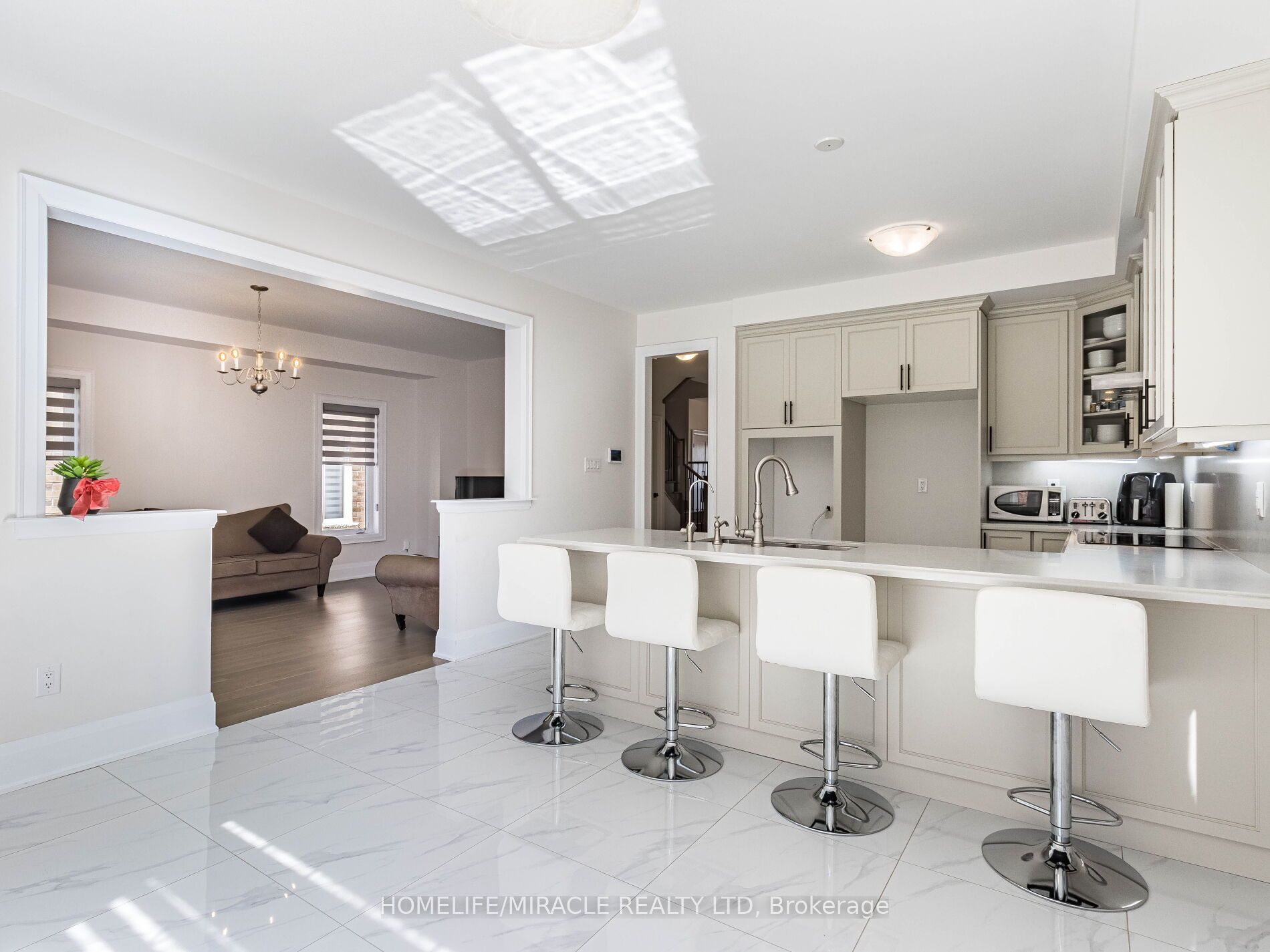 34 Rosewell Crescent