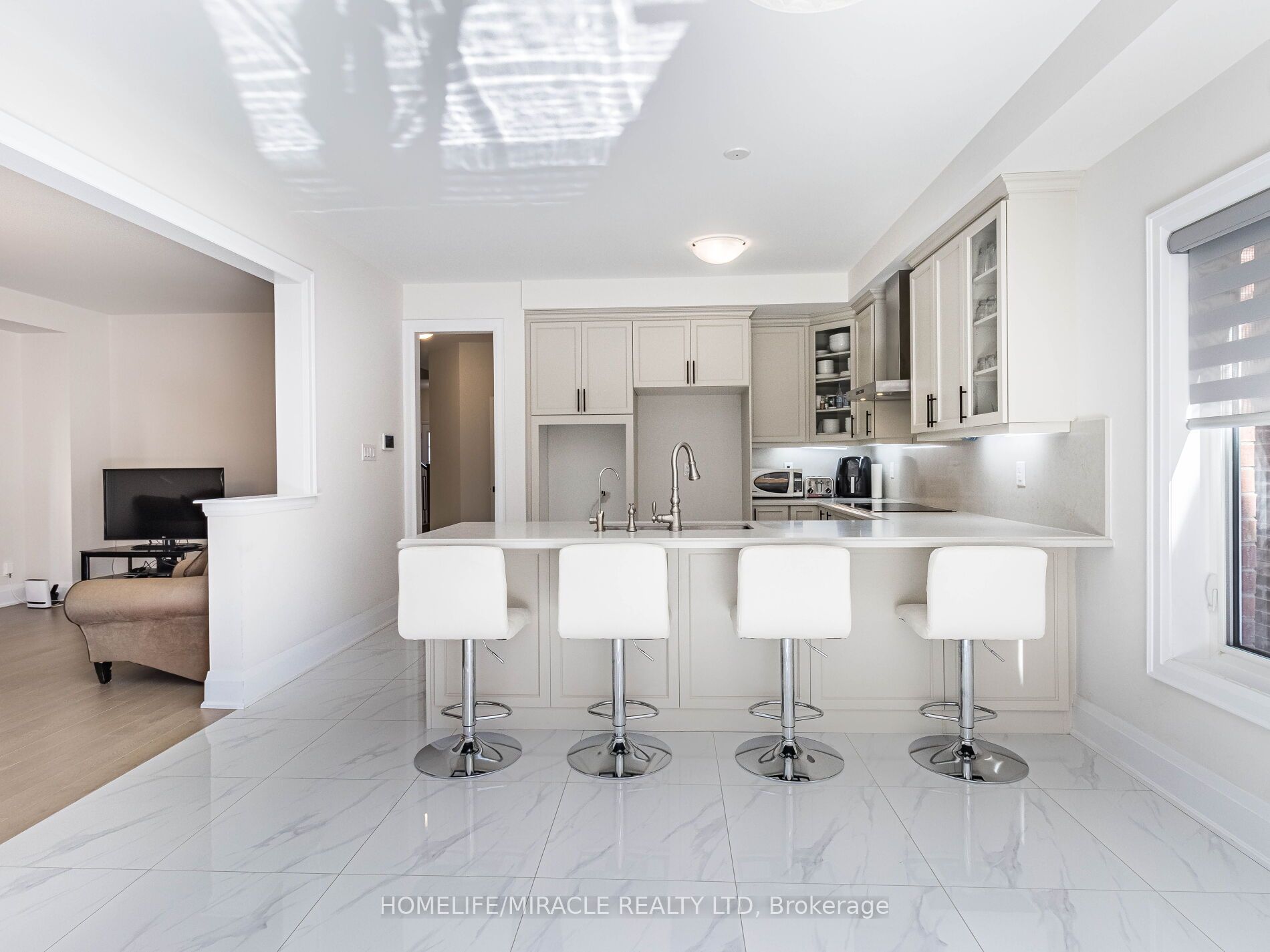 34 Rosewell Crescent