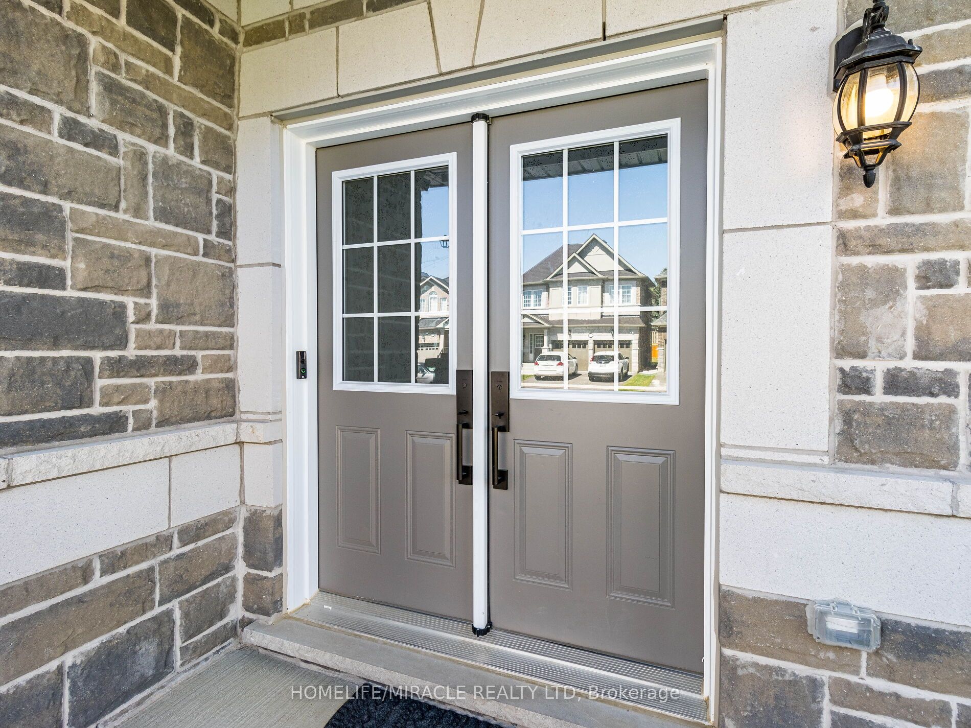 34 Rosewell Crescent