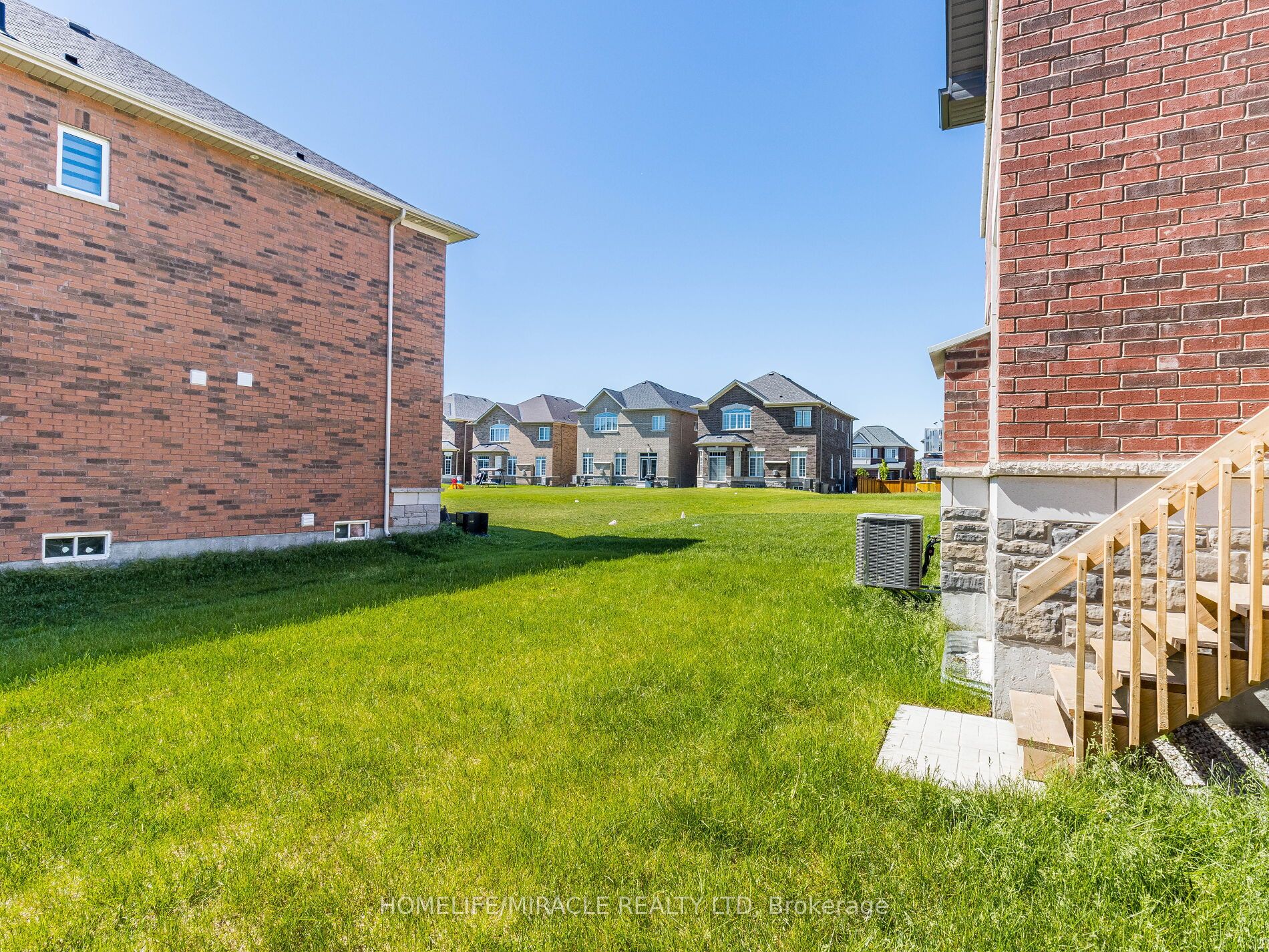 34 Rosewell Crescent