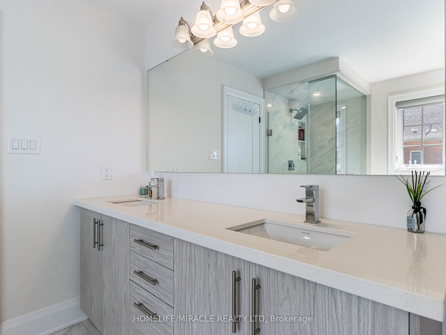 34 Rosewell Crescent