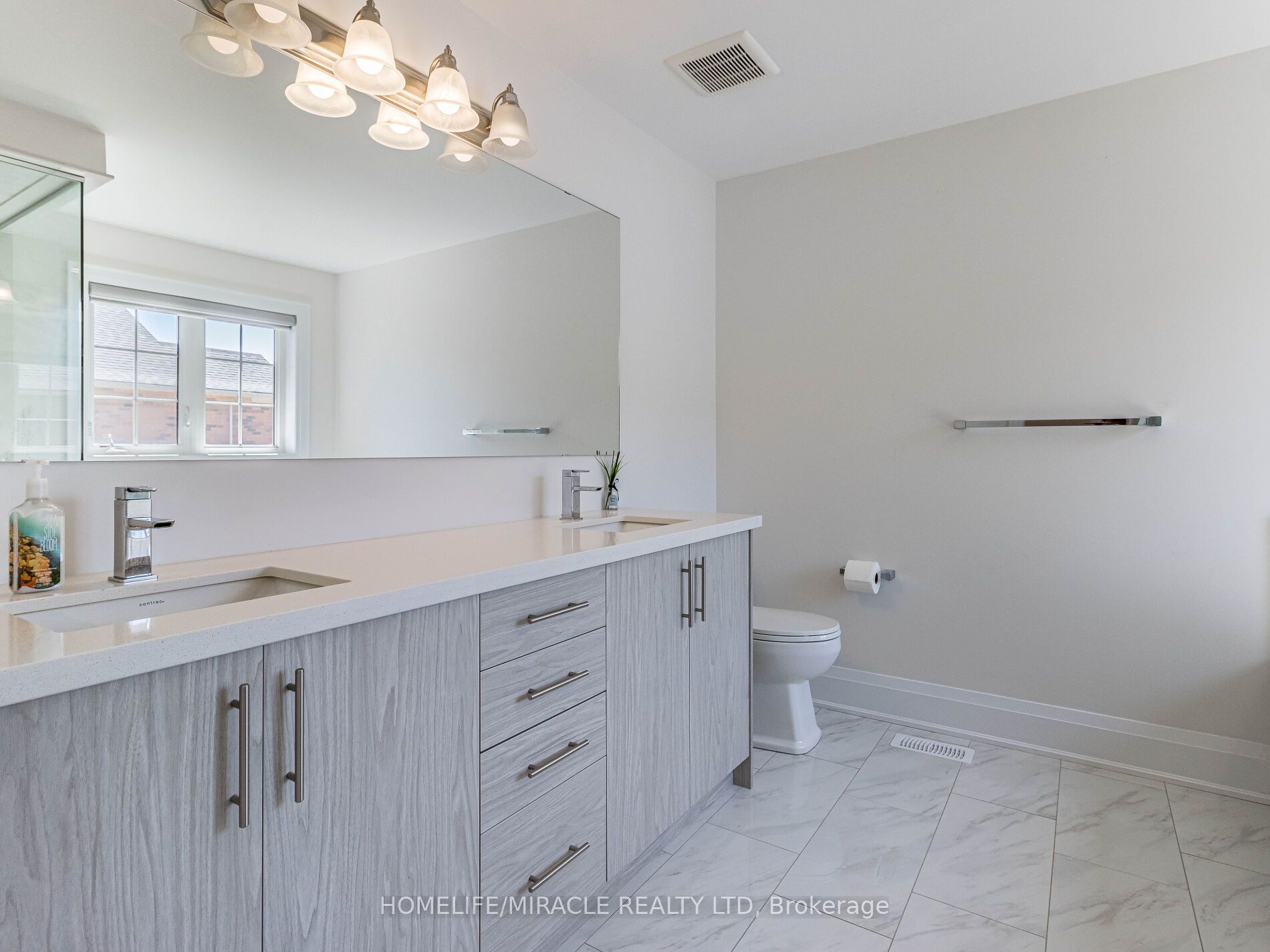 34 Rosewell Crescent