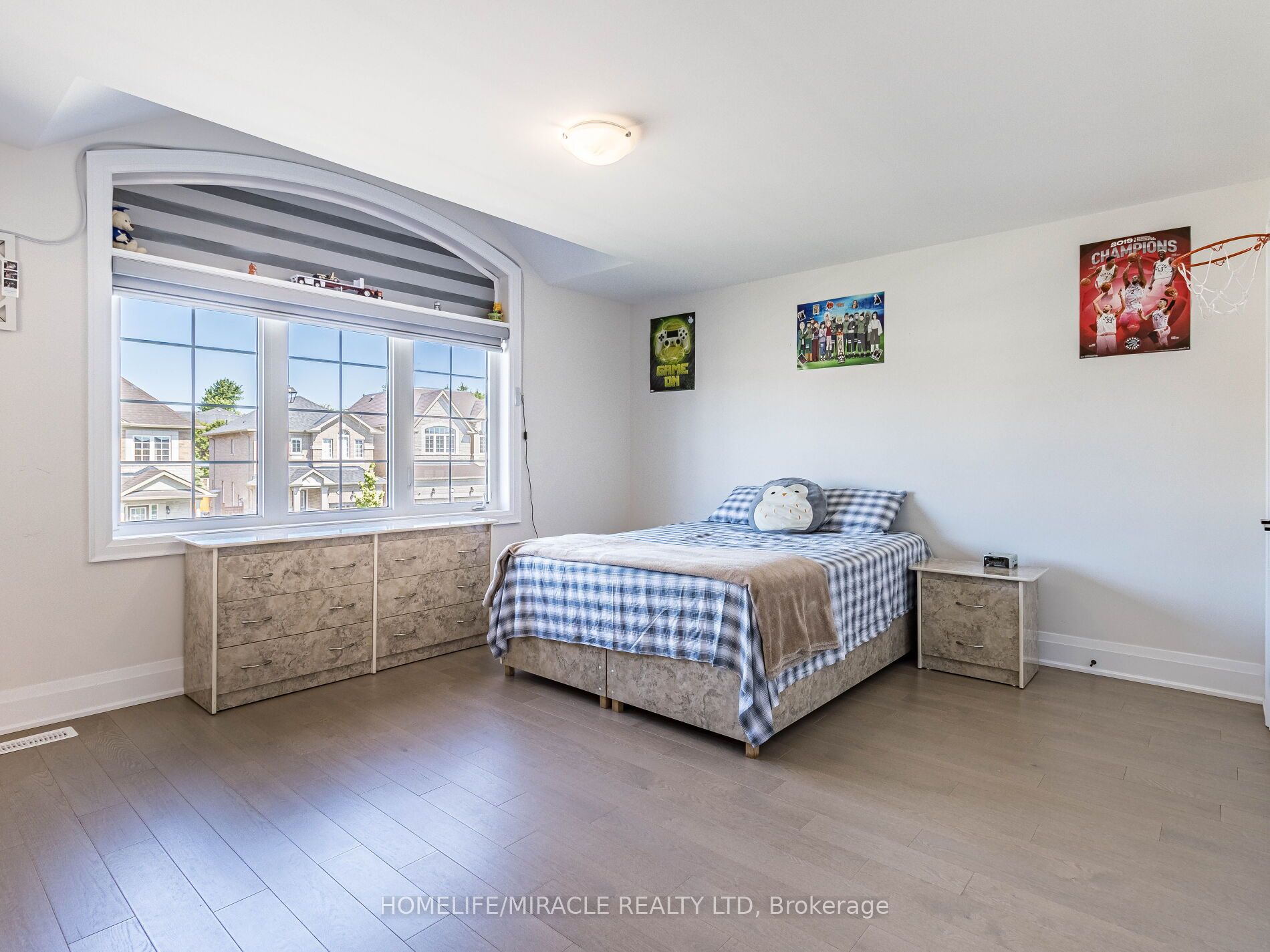 34 Rosewell Crescent