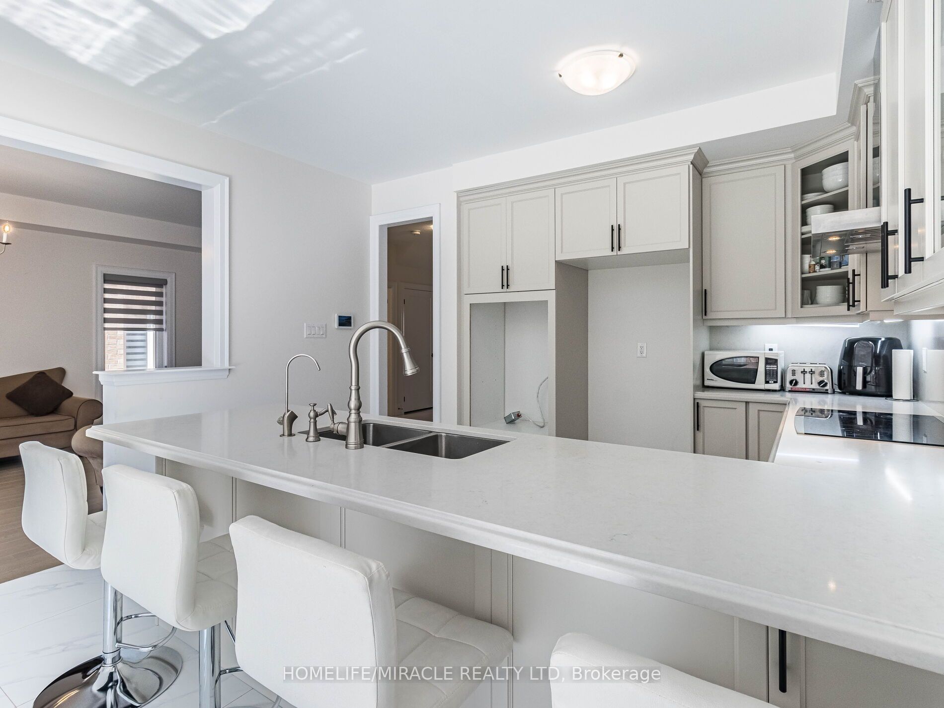 34 Rosewell Crescent