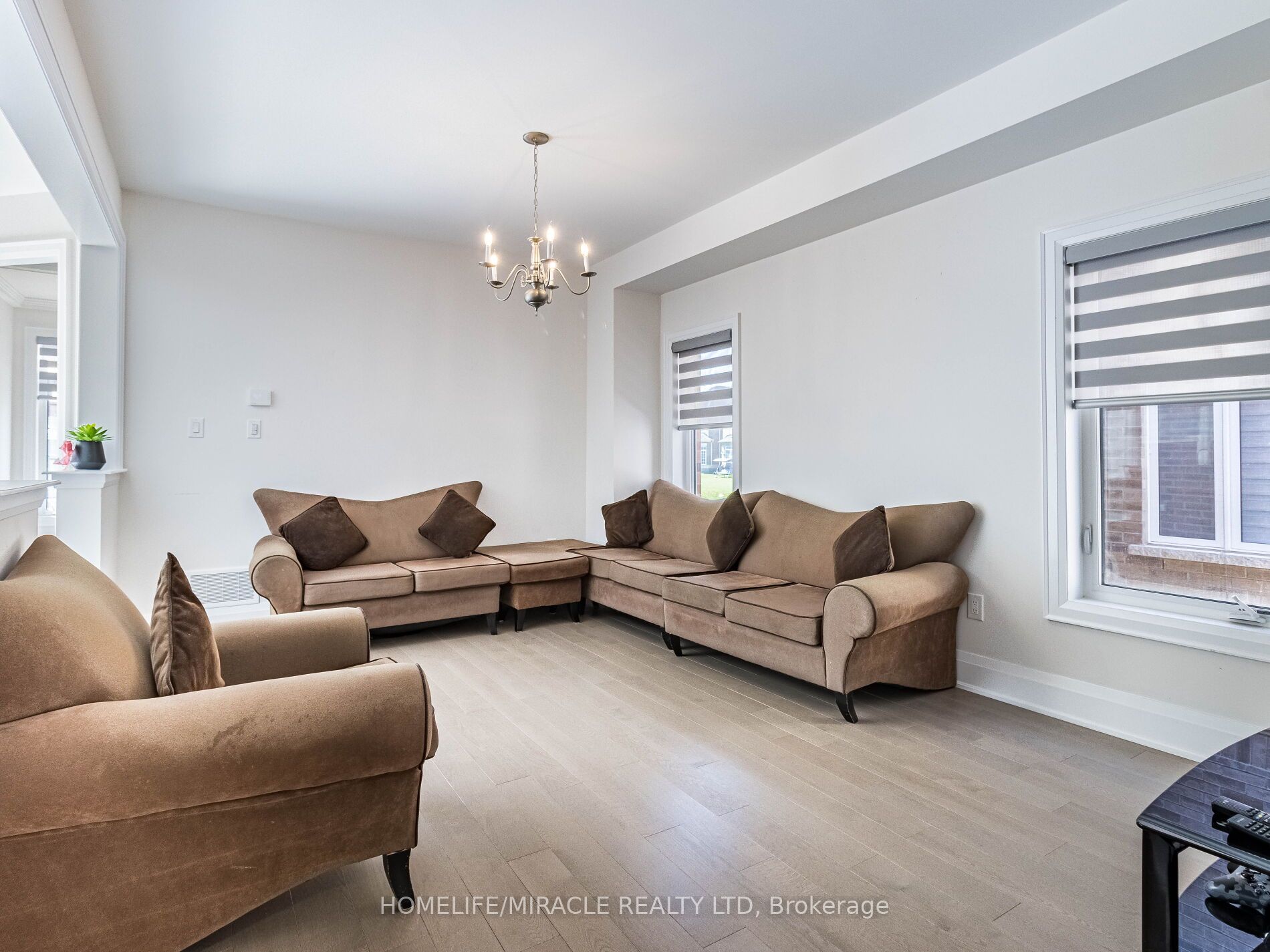 34 Rosewell Crescent