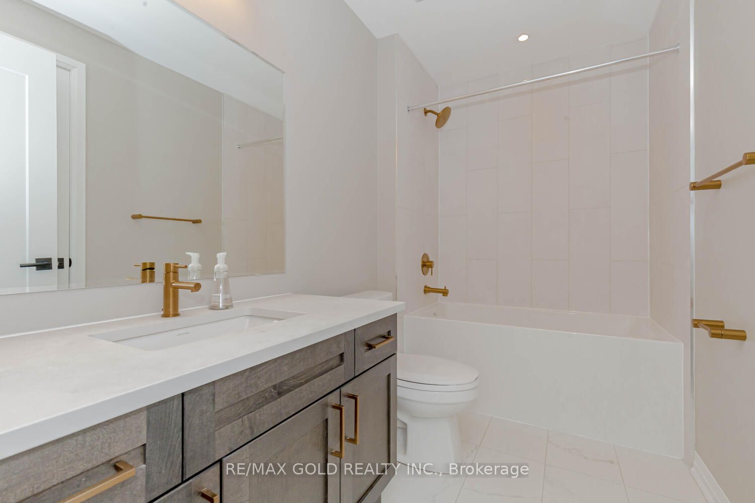 470 Gordon Krantz Avenue #112