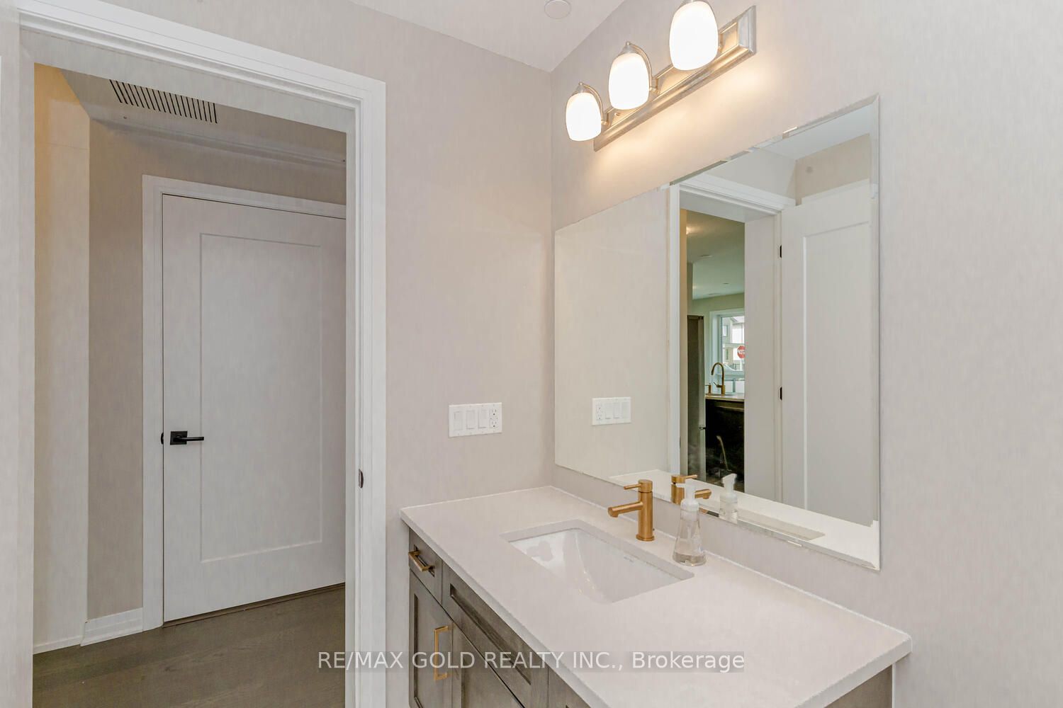470 Gordon Krantz Avenue #112