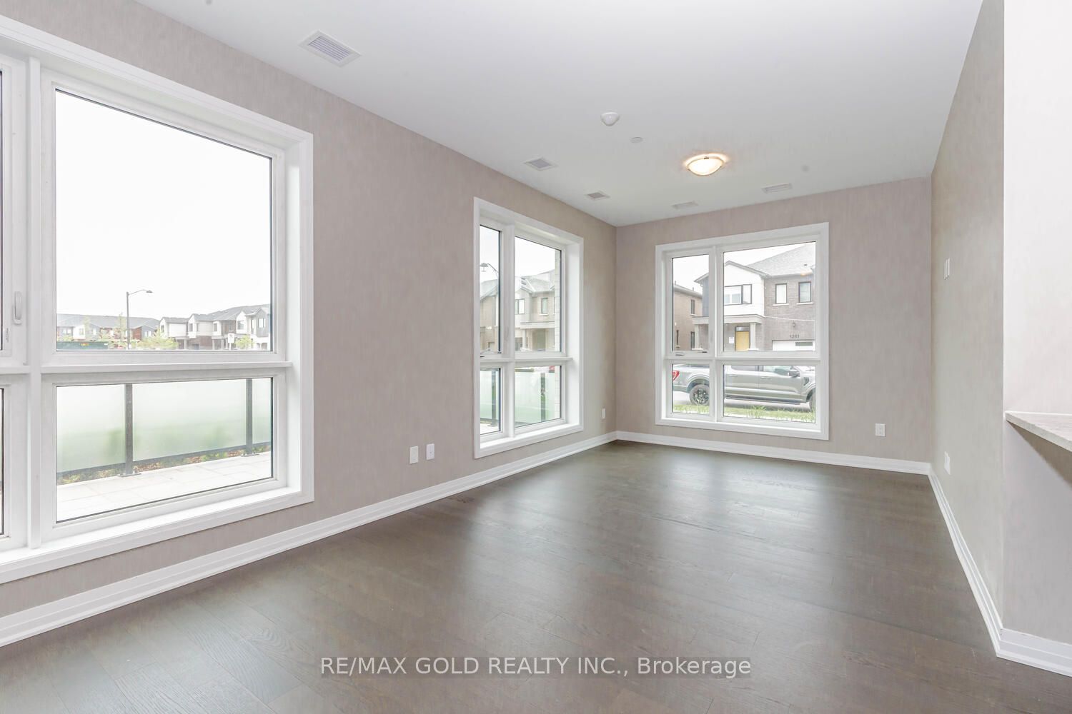 470 Gordon Krantz Avenue #112
