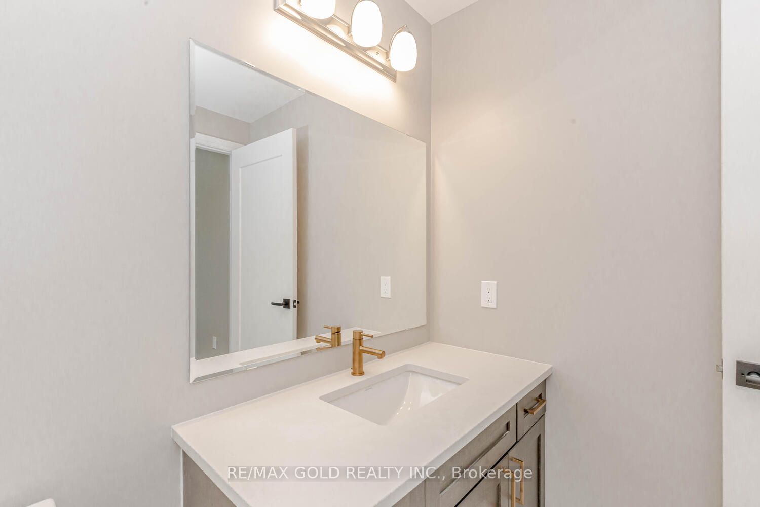 470 Gordon Krantz Avenue #112