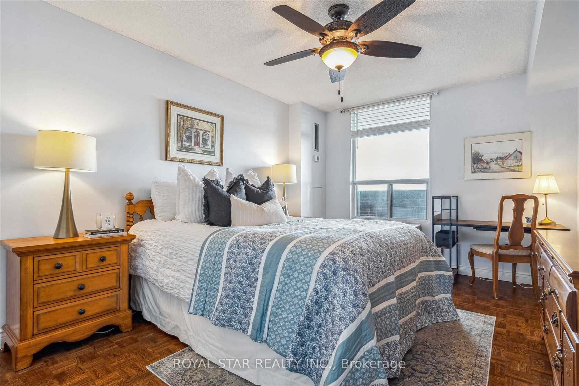 1535 Lakeshore Road E #1607