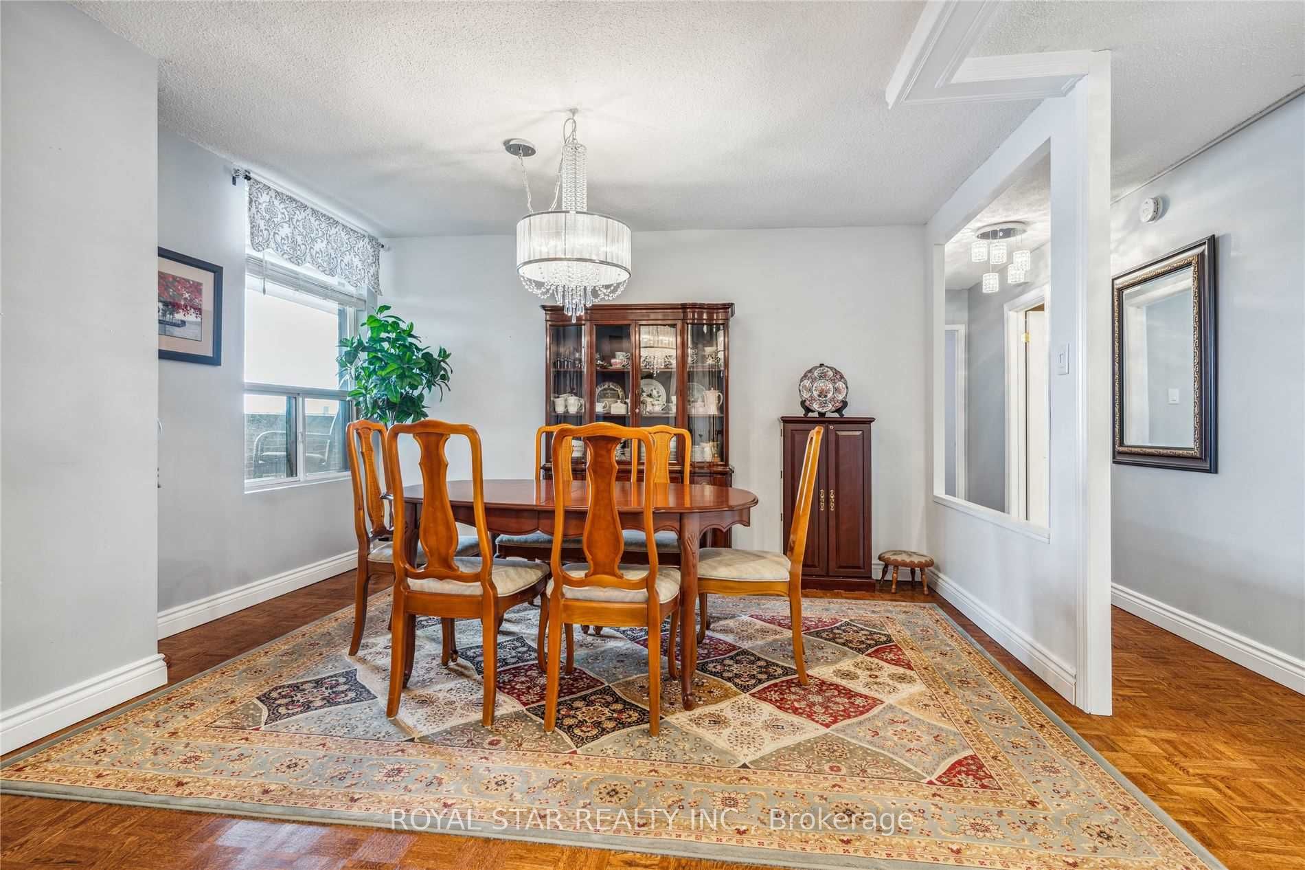 1535 Lakeshore Road E #1607