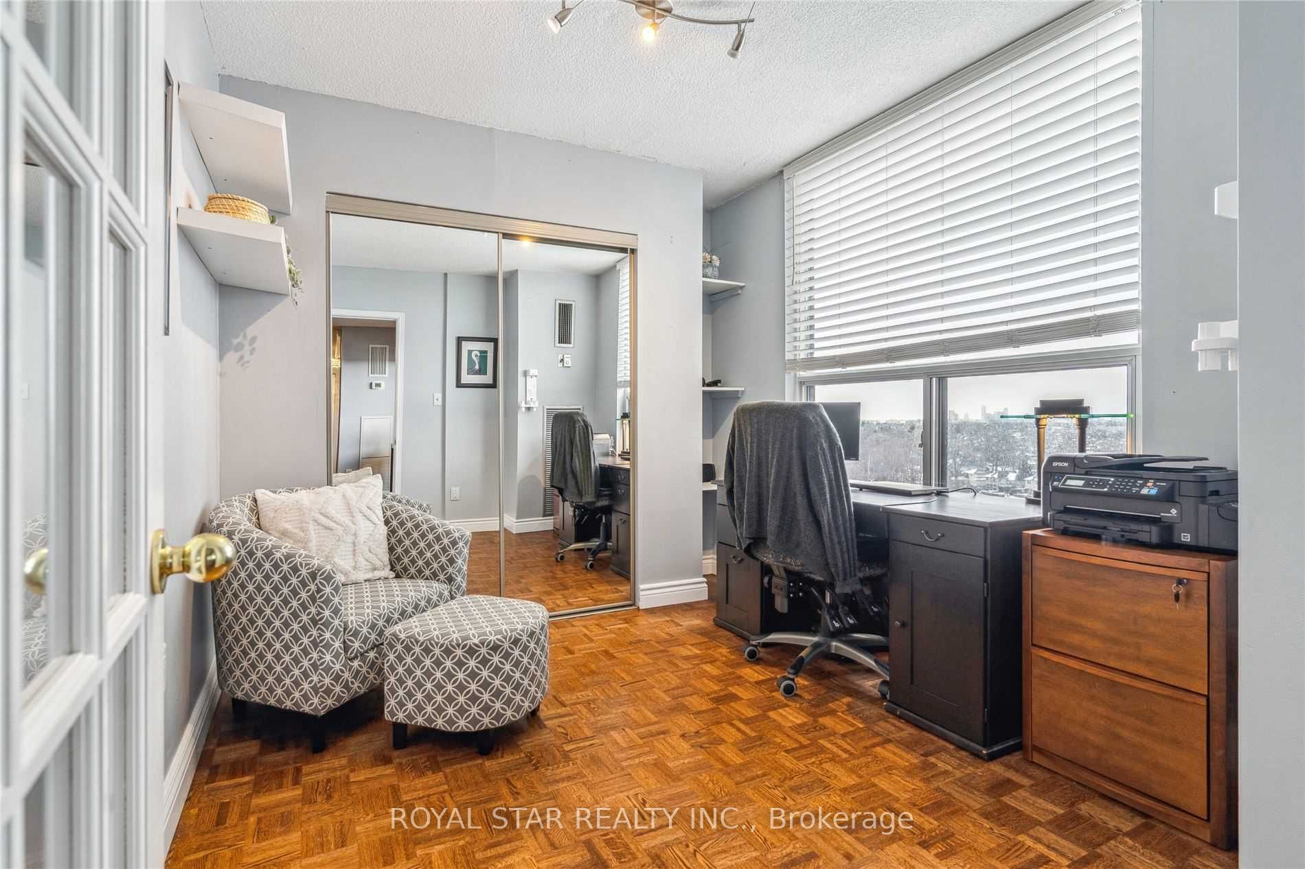 1535 Lakeshore Road E #1607