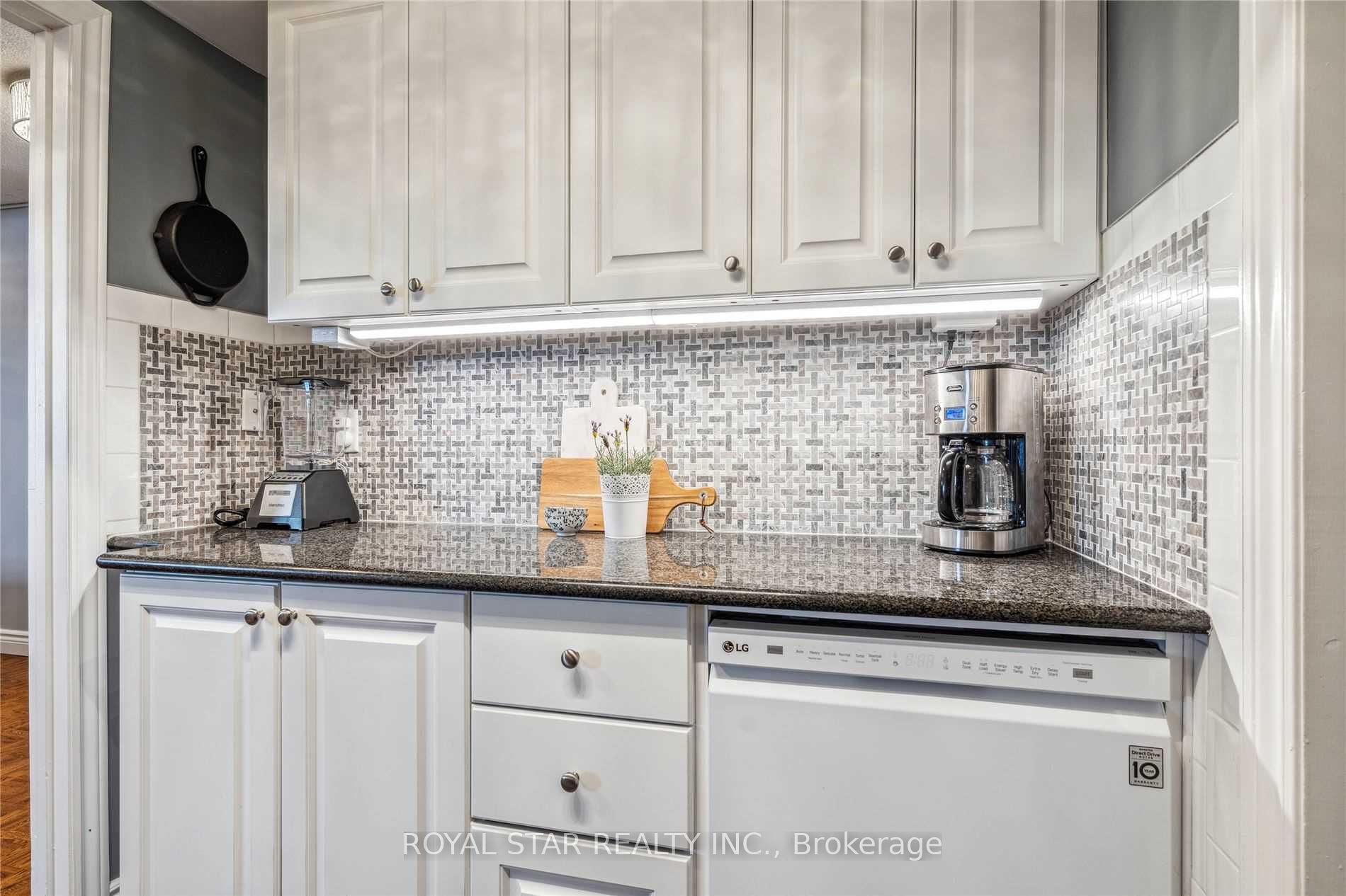 1535 Lakeshore Road E #1607
