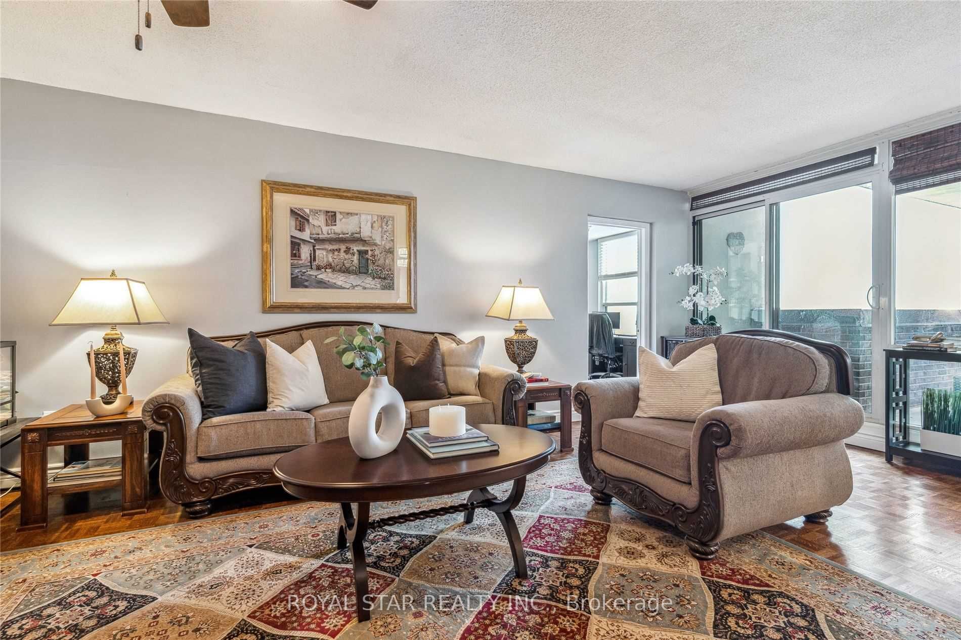 1535 Lakeshore Road E #1607