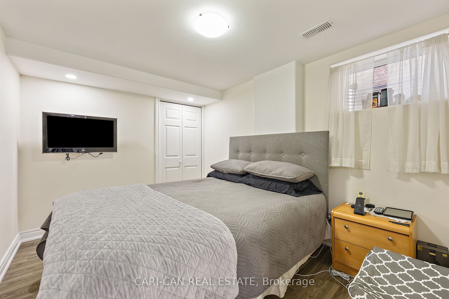 10 Sir Jacobs Crescent