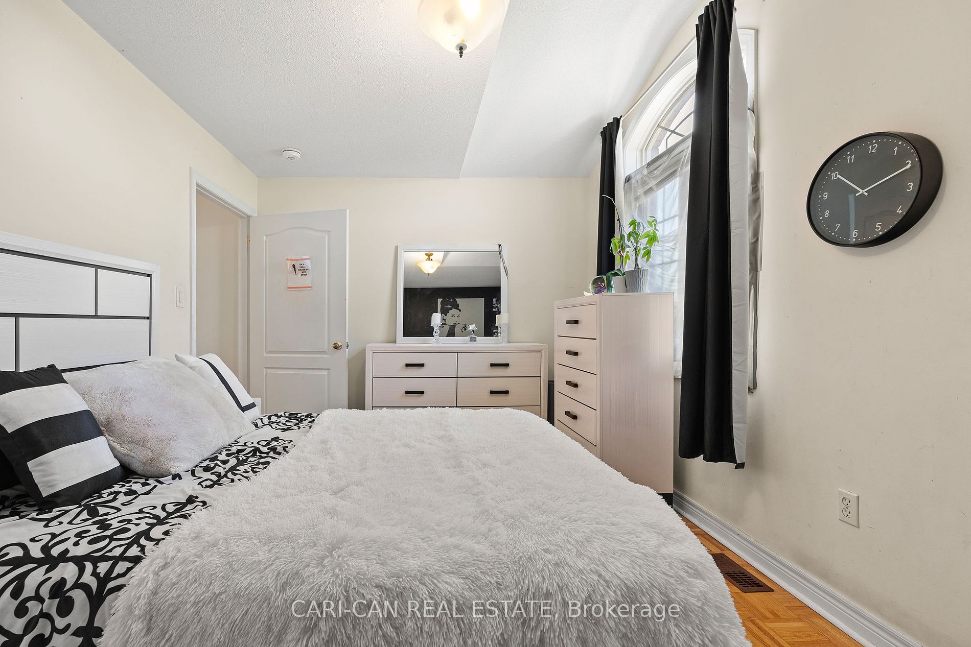 10 Sir Jacobs Crescent