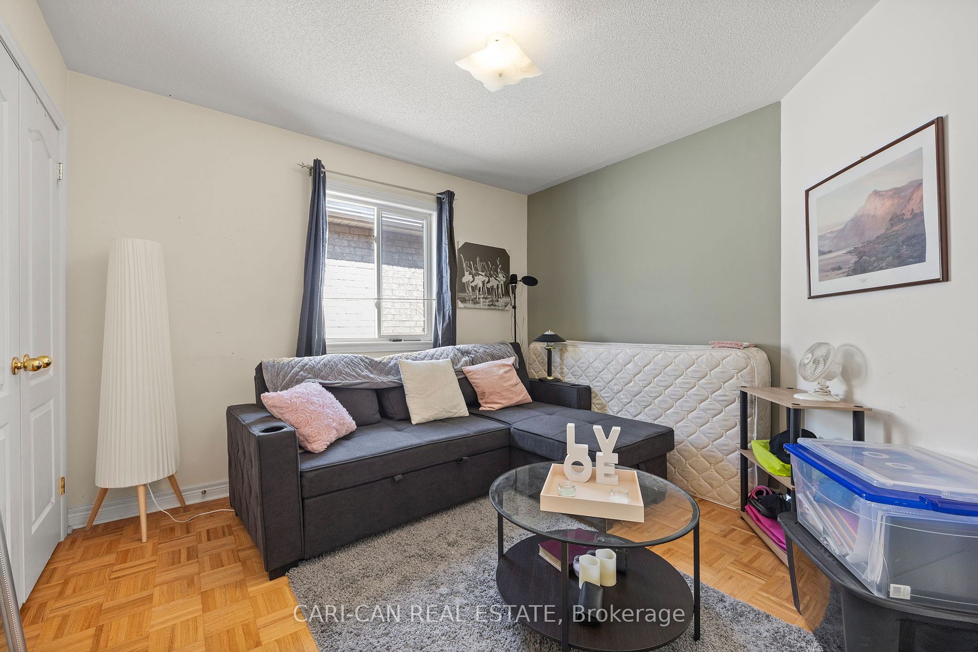 10 Sir Jacobs Crescent