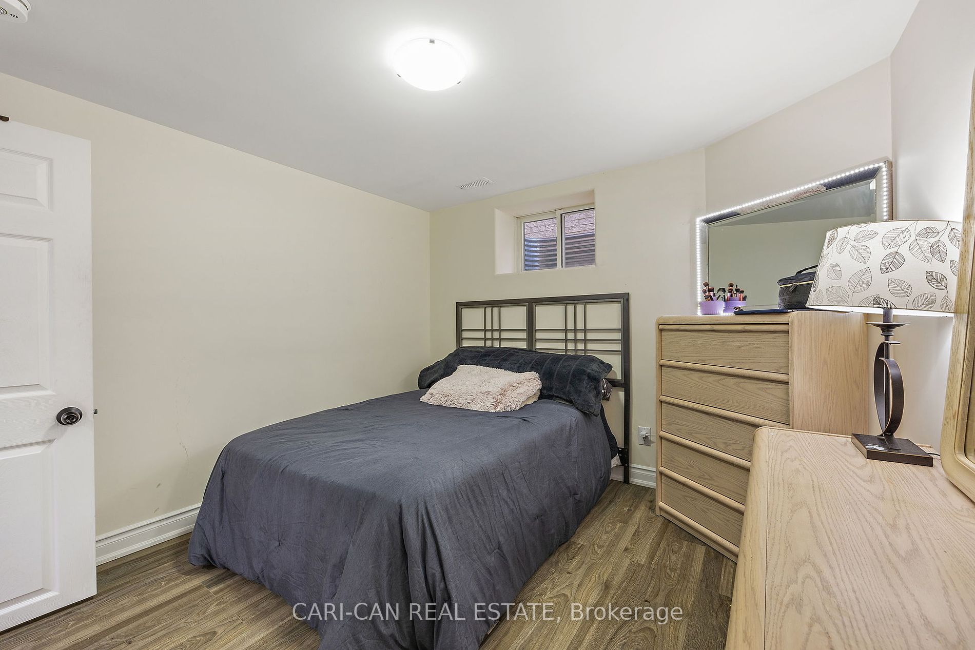 10 Sir Jacobs Crescent