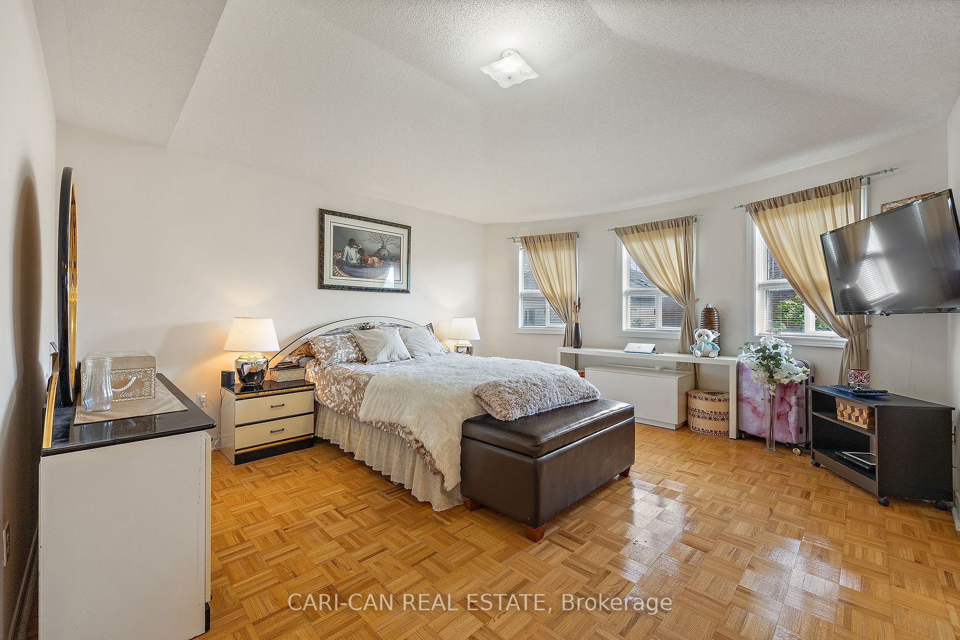 10 Sir Jacobs Crescent