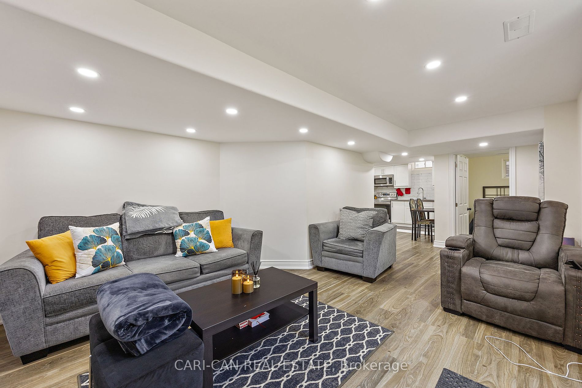 10 Sir Jacobs Crescent