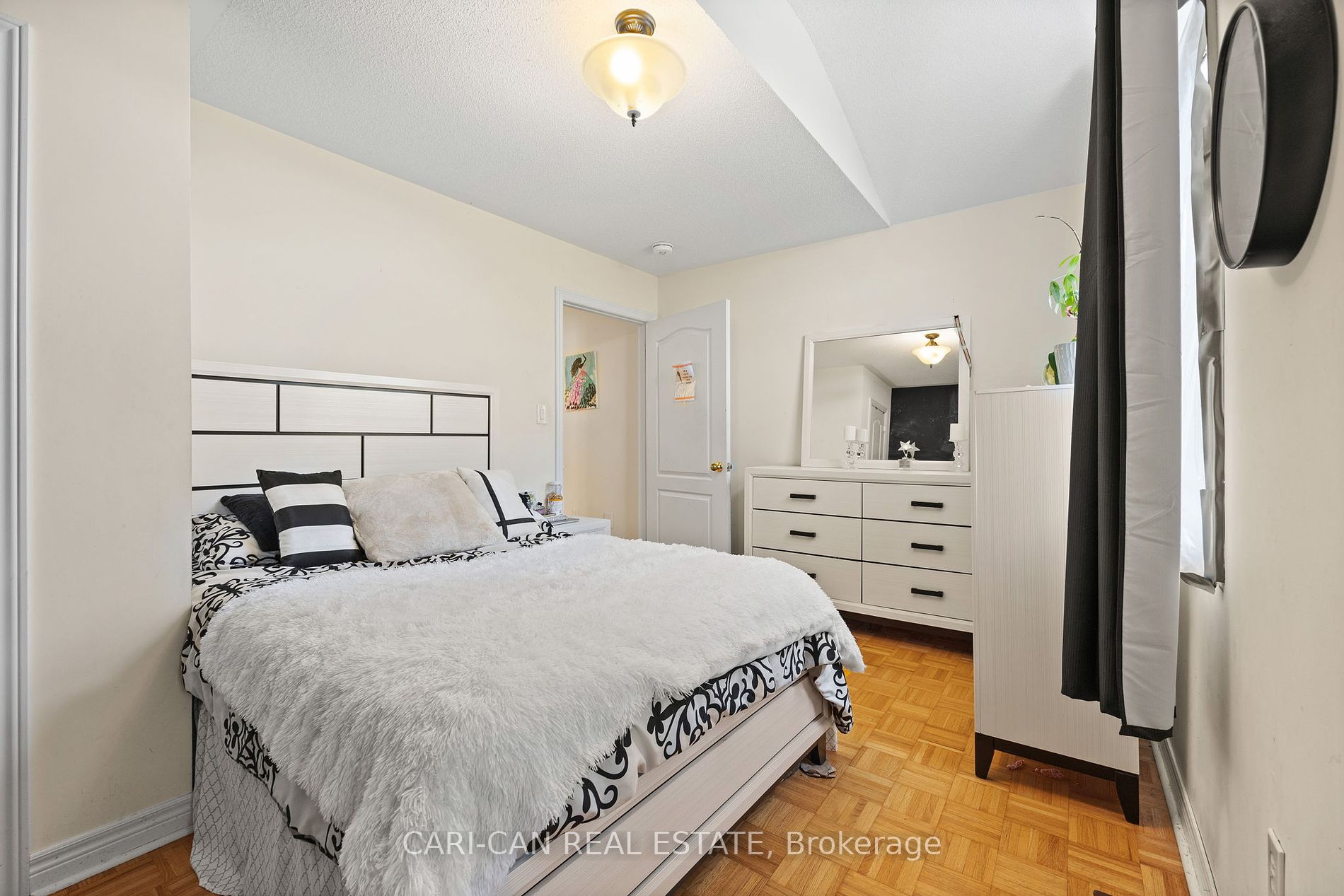 10 Sir Jacobs Crescent